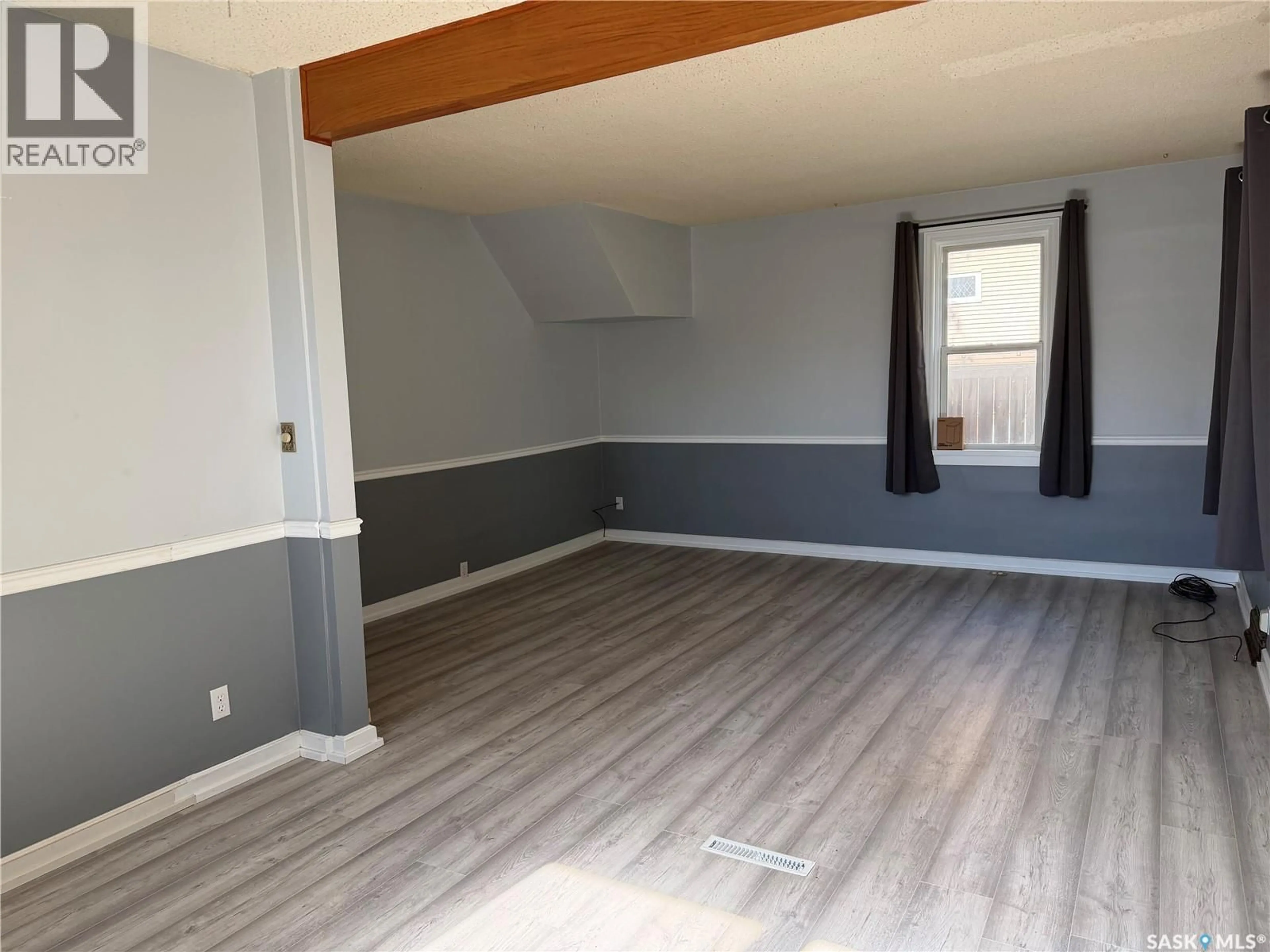 A pic of a room for 1014 6TH AVENUE, Moose Jaw Saskatchewan S6H0W2