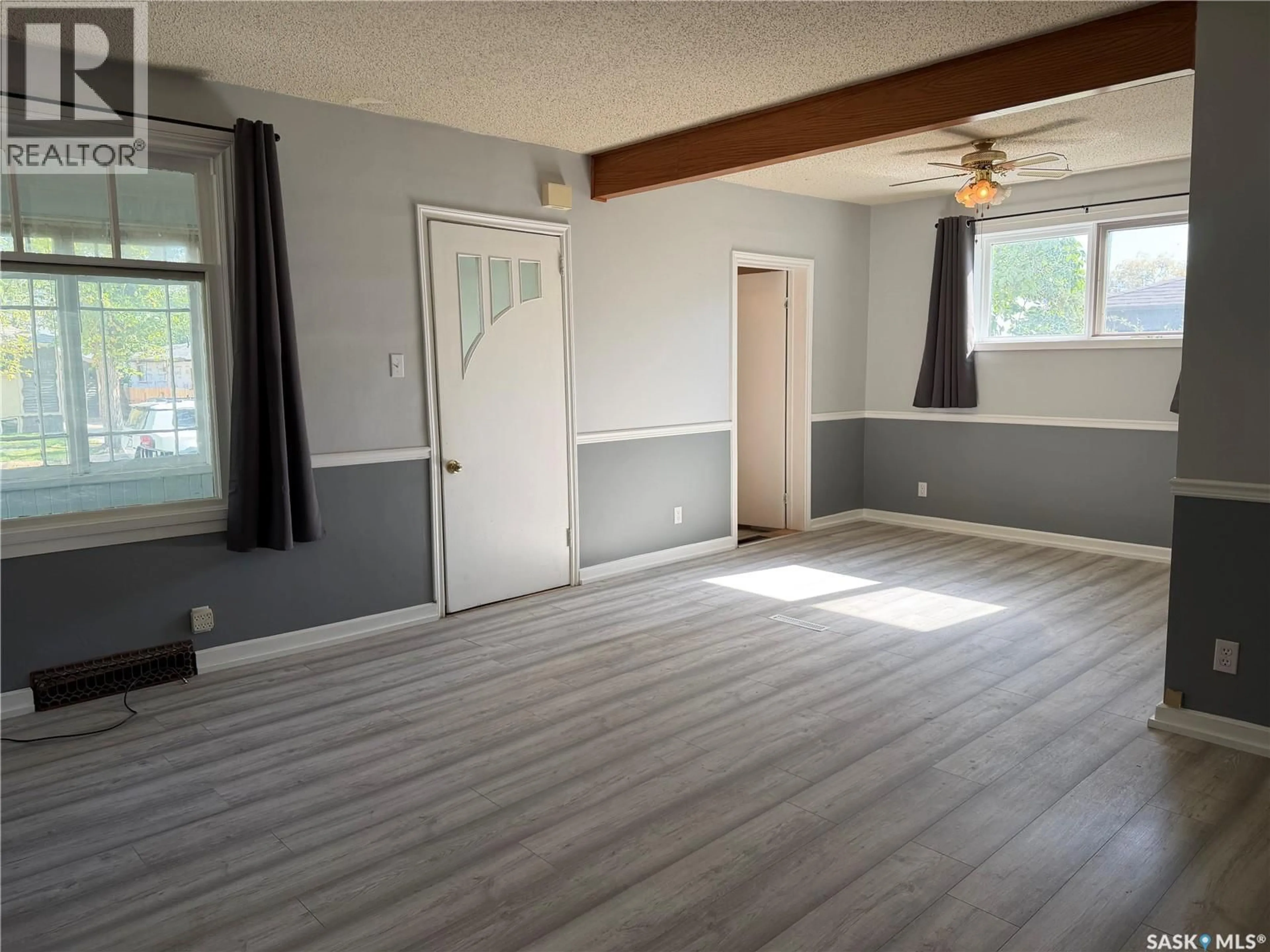 A pic of a room for 1014 6TH AVENUE, Moose Jaw Saskatchewan S6H0W2
