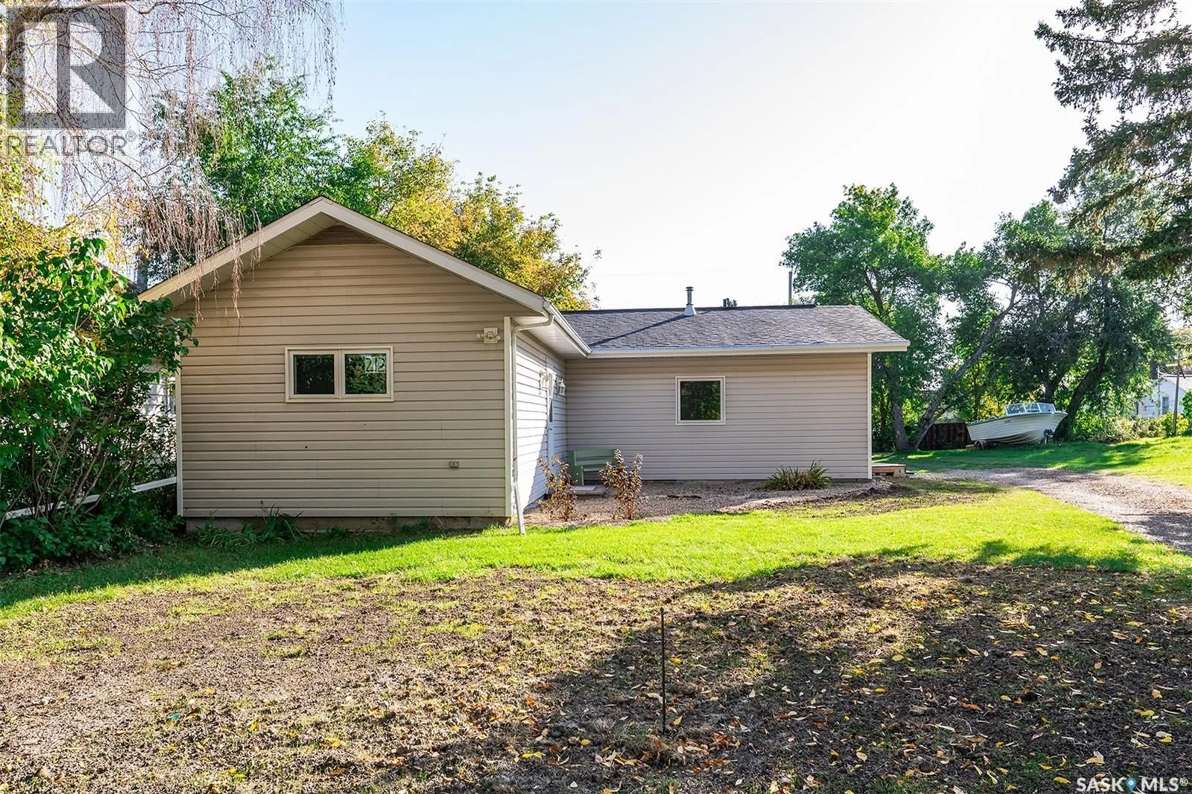Home with vinyl exterior material, unknown for E - 212 5TH STREET, Wynyard Saskatchewan S0A4T0