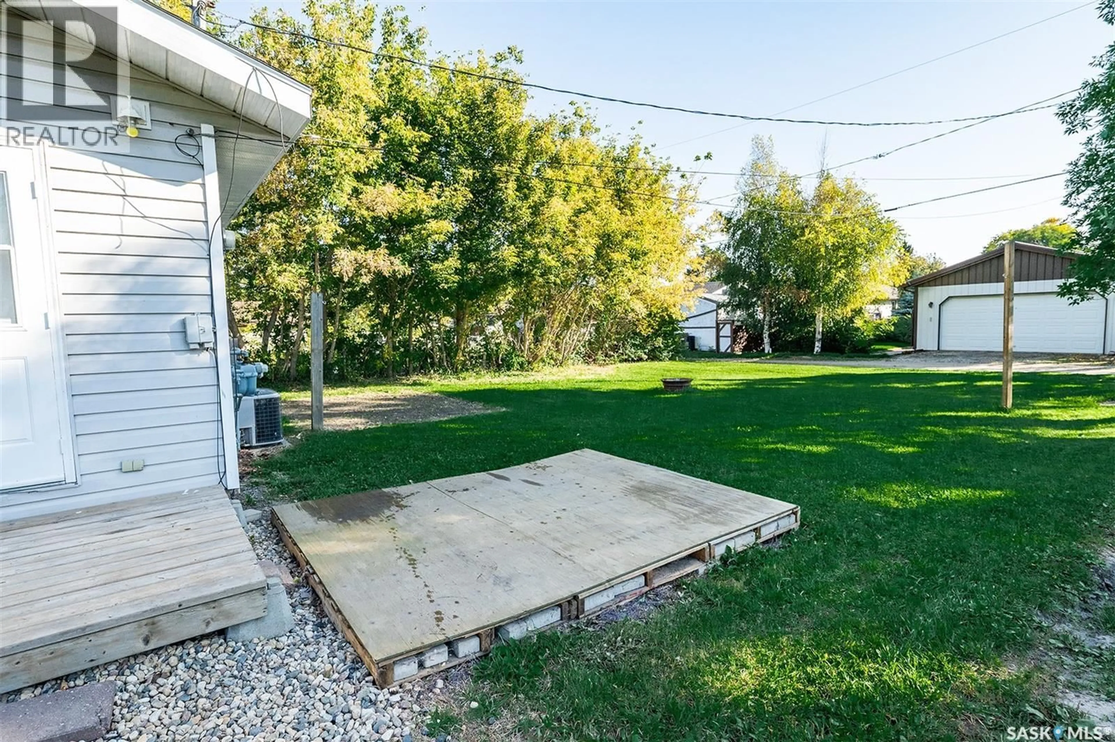 Patio, street for E - 212 5TH STREET, Wynyard Saskatchewan S0A4T0