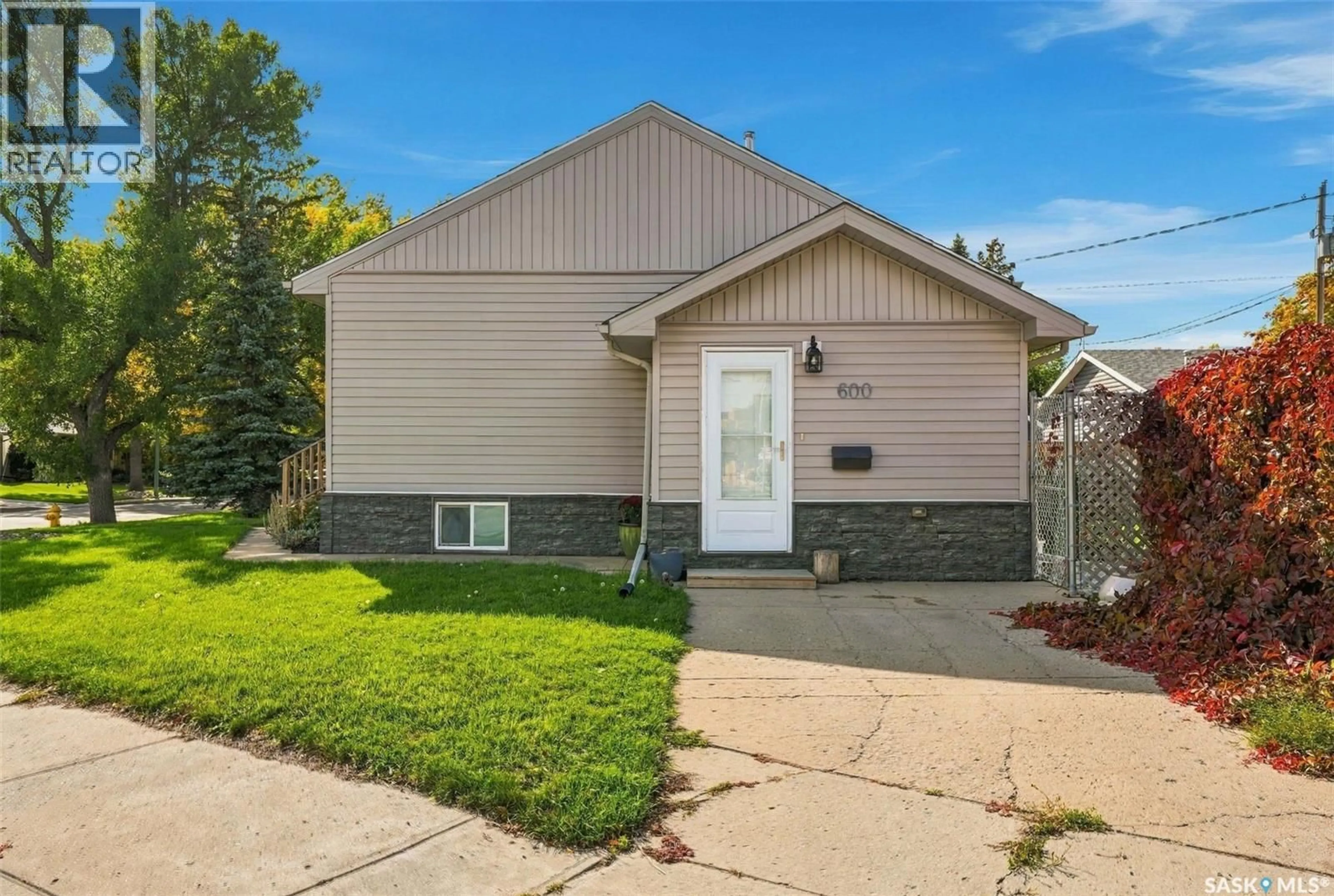 Home with vinyl exterior material, street for E - 600 MULLIN AVENUE, Regina Saskatchewan S4N1C9