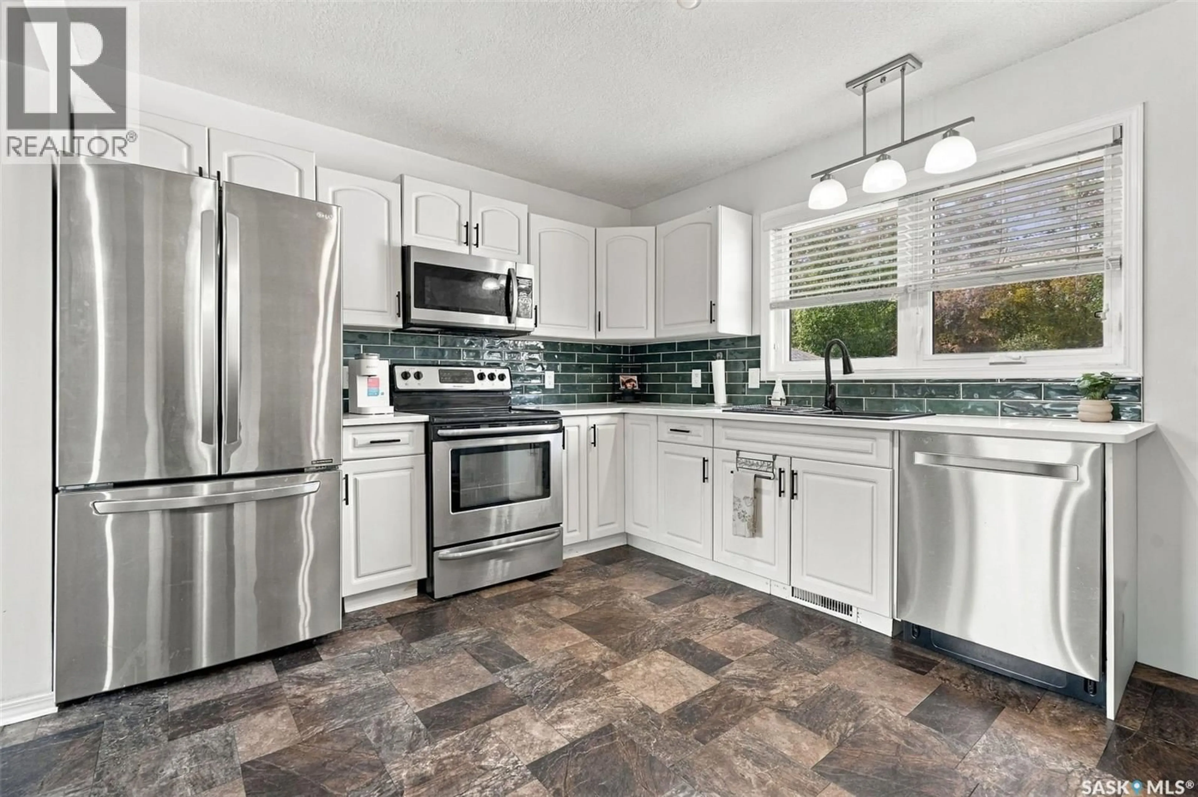 Open concept kitchen, ceramic/tile floor for E - 600 MULLIN AVENUE, Regina Saskatchewan S4N1C9