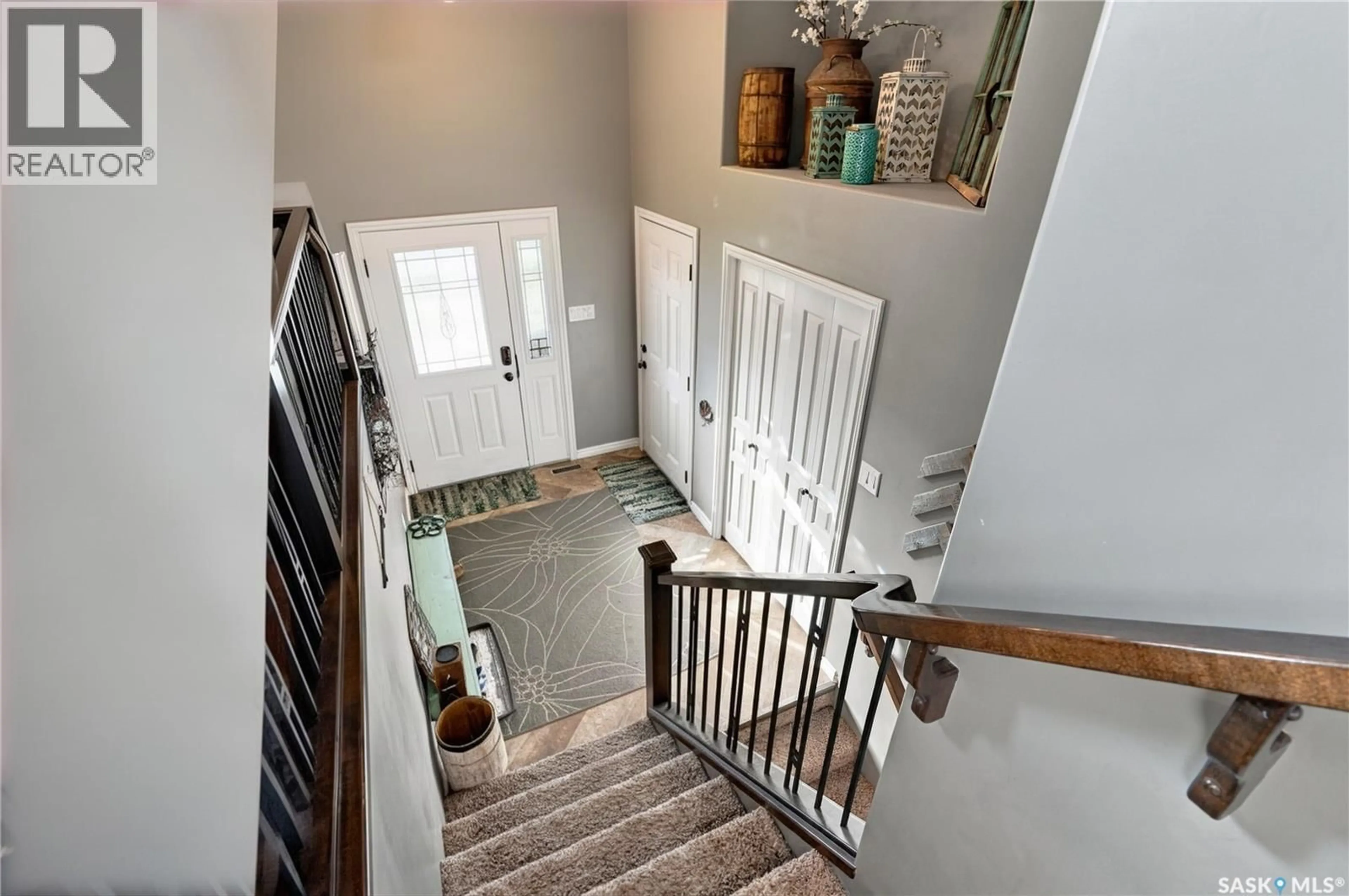 Indoor entryway for 518 PALMER CRESCENT, Warman Saskatchewan S0K4S1