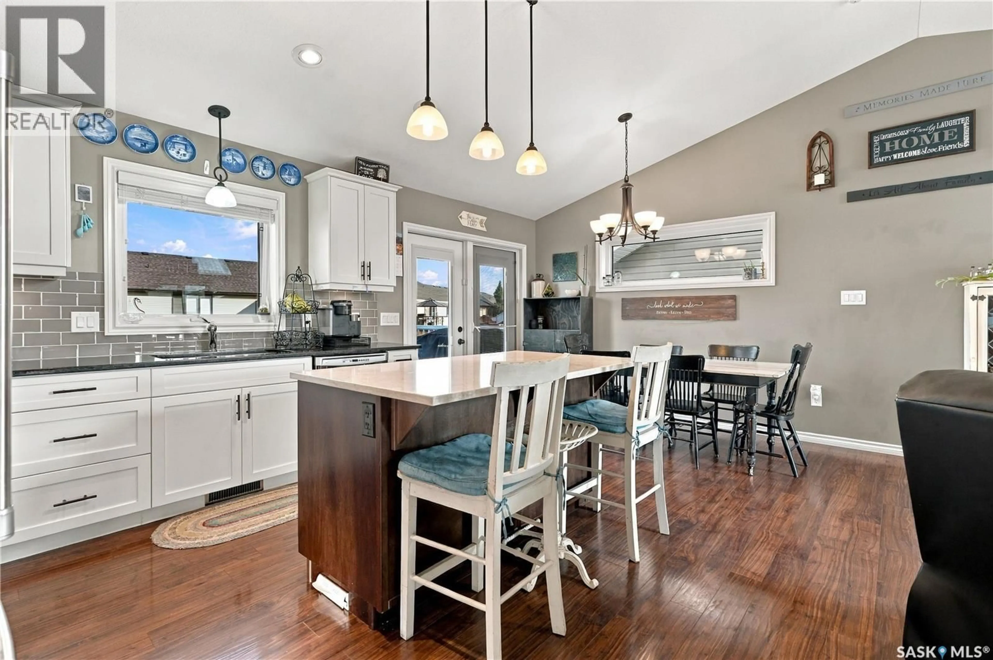 Open concept kitchen, unknown for 518 PALMER CRESCENT, Warman Saskatchewan S0K4S1