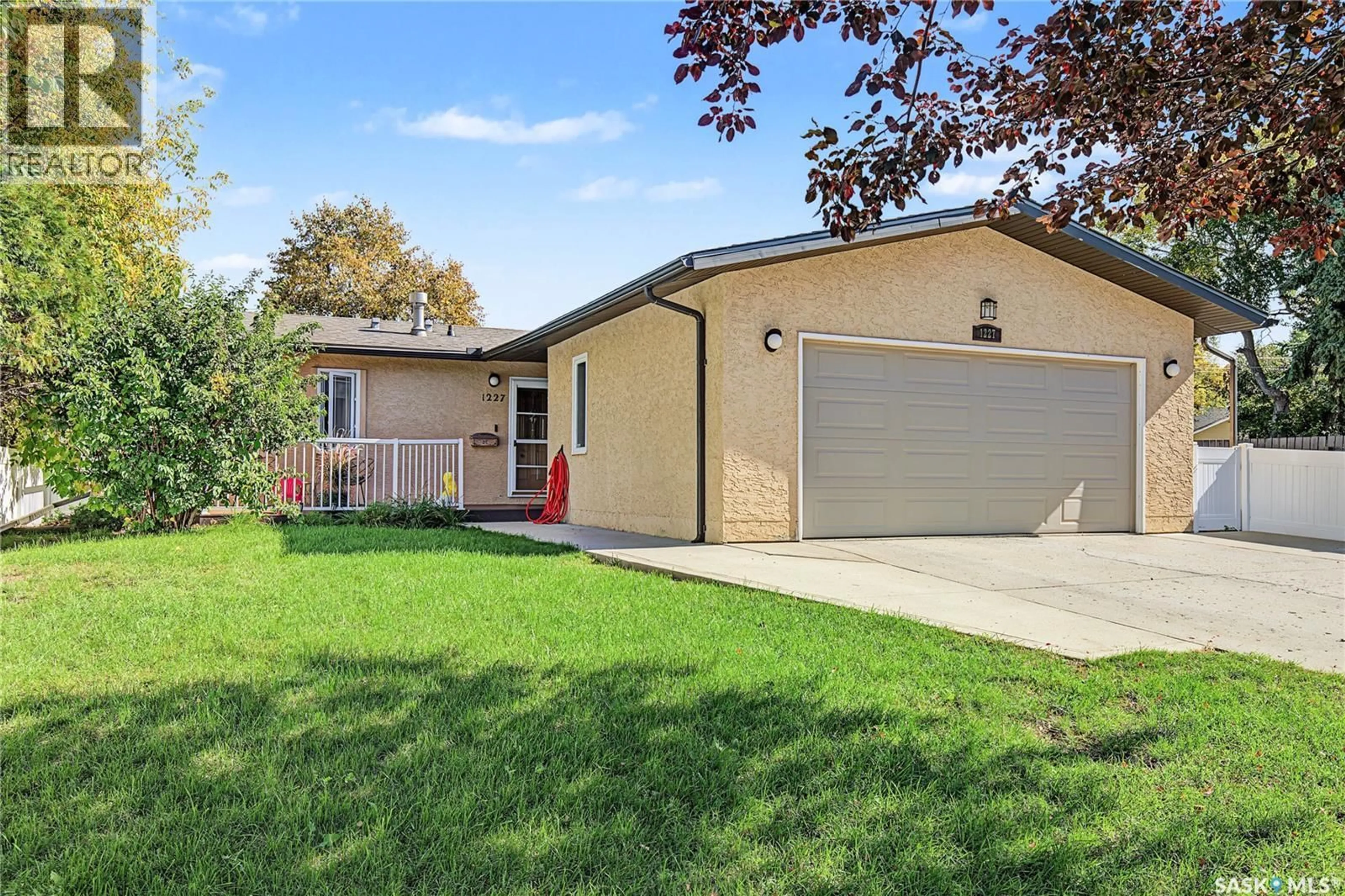 Home with vinyl exterior material, street for 1227 2ND AVENUE, Moose Jaw Saskatchewan S6H3R6