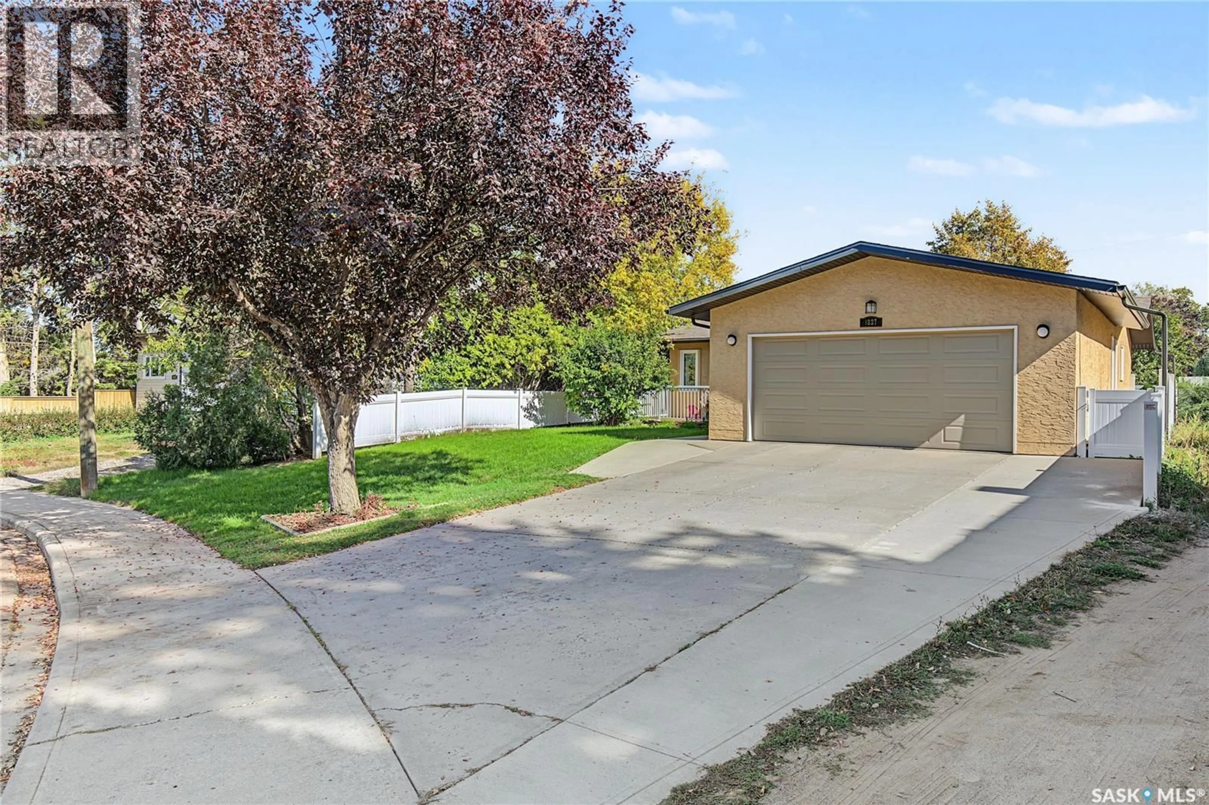 A pic from outside/outdoor area/front of a property/back of a property/a pic from drone, water/lake/river/ocean view for 1227 2ND AVENUE, Moose Jaw Saskatchewan S6H3R6