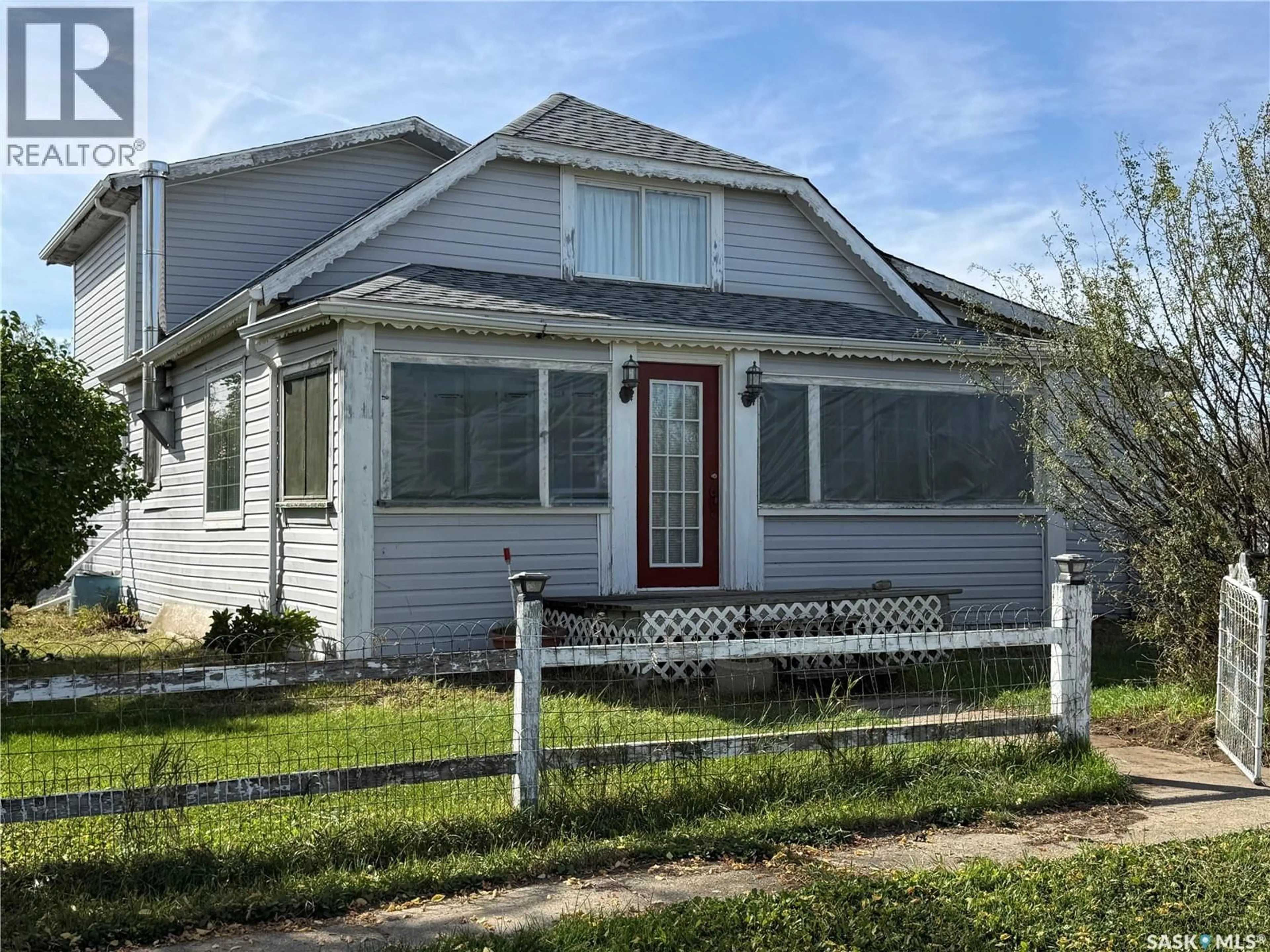 Home with vinyl exterior material, street for 7 1ST AVENUE, Elmsthorpe Rm No. 100 Saskatchewan S0H4A0