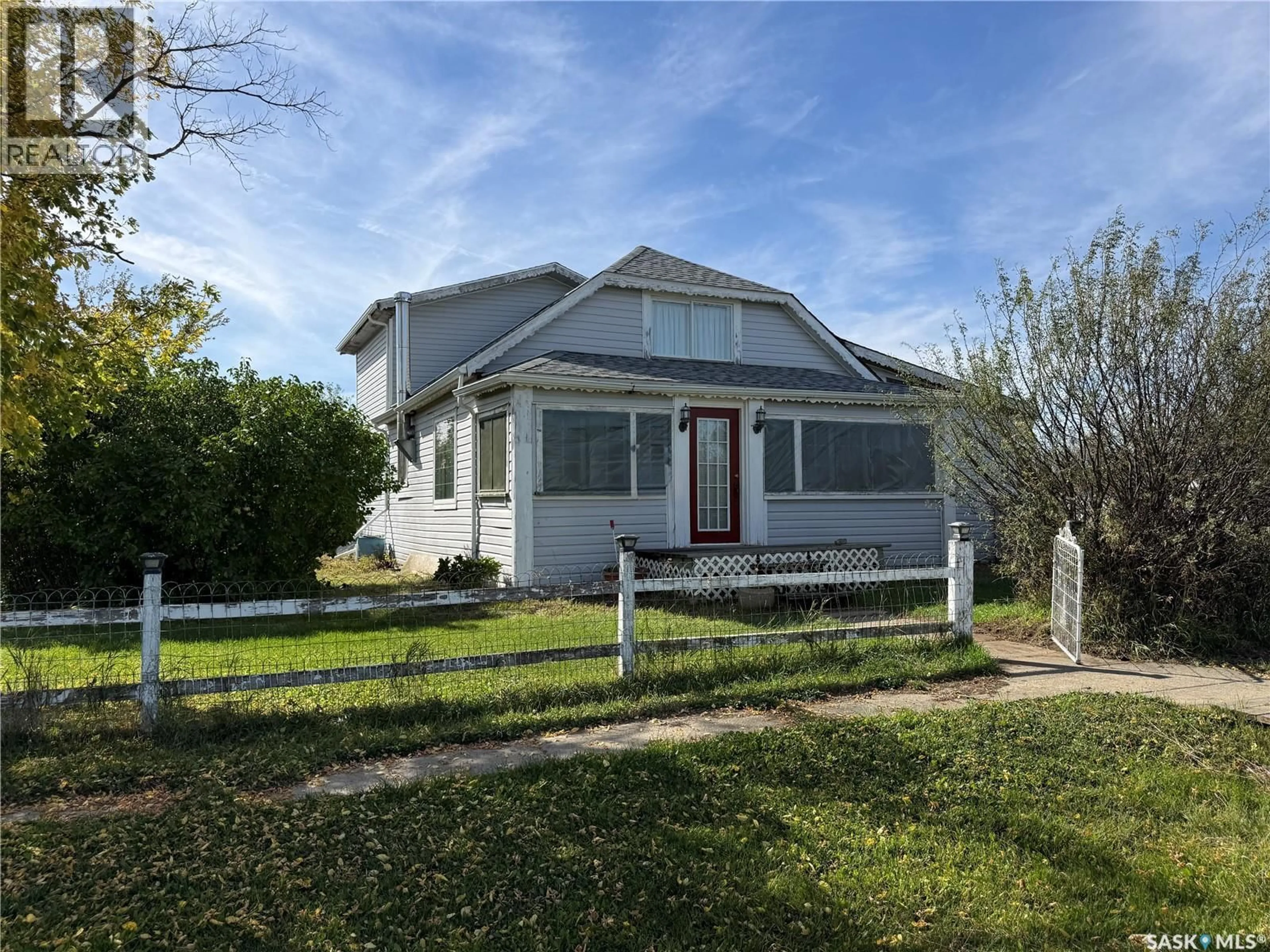 Home with vinyl exterior material, street for 7 1ST AVENUE, Elmsthorpe Rm No. 100 Saskatchewan S0H4A0