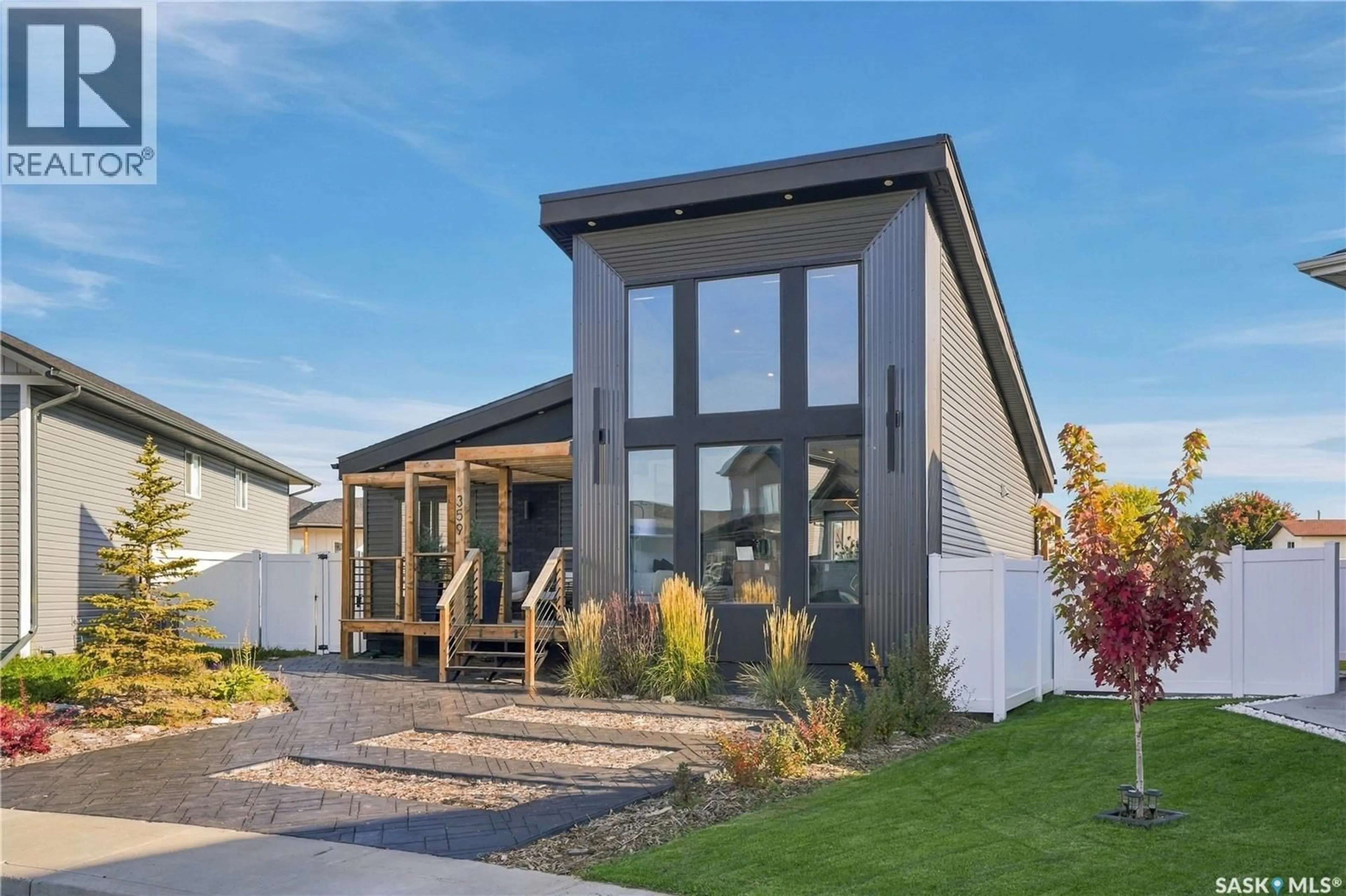 Home with vinyl exterior material, street for 359 MCARTHUR CRESCENT, Saskatoon Saskatchewan S7L6X2
