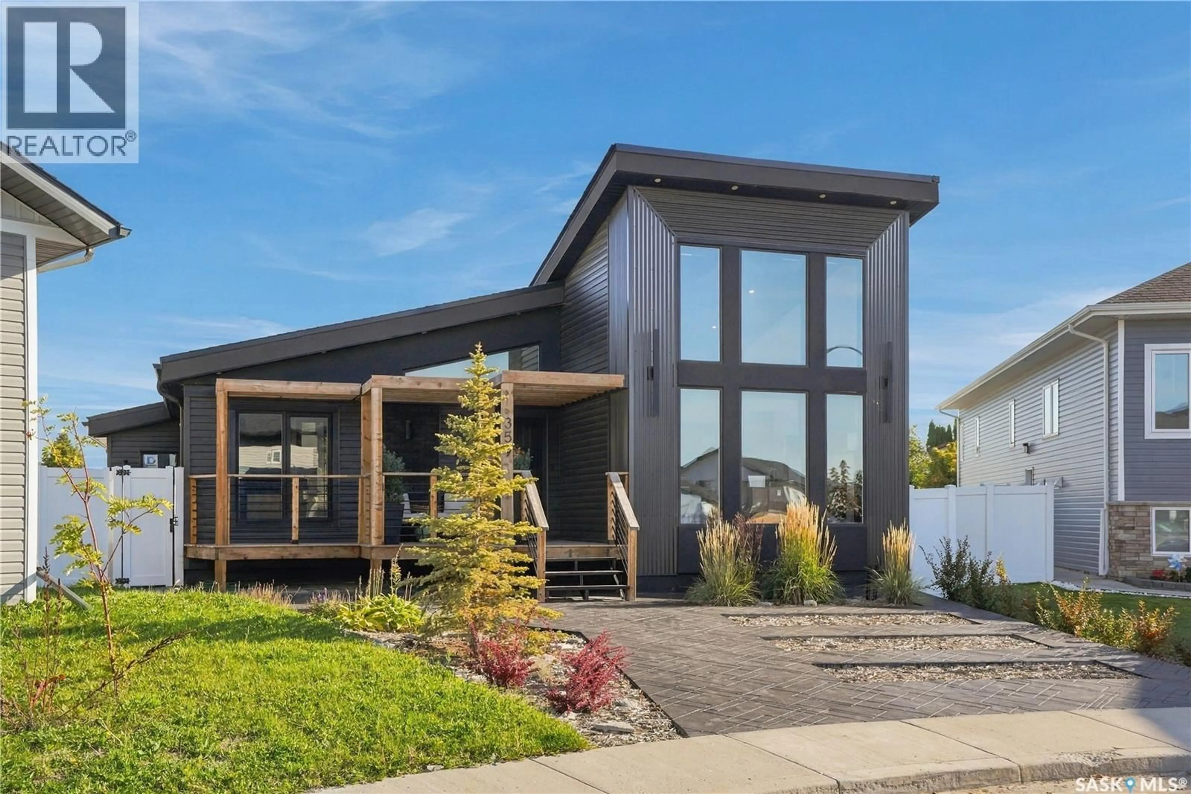 Home with brick exterior material, unknown for 359 MCARTHUR CRESCENT, Saskatoon Saskatchewan S7L6X2