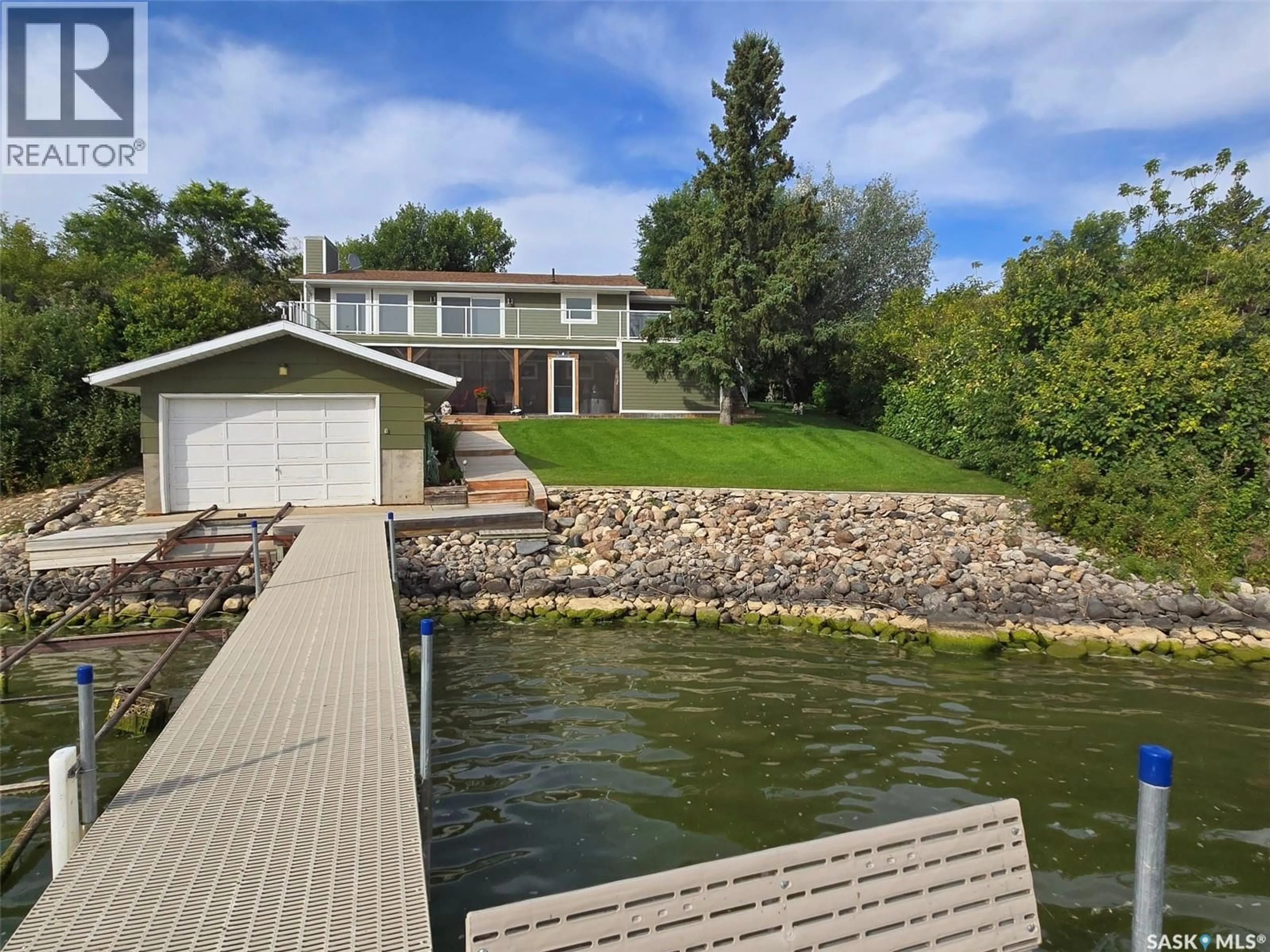 A pic from outside/outdoor area/front of a property/back of a property/a pic from drone, water/lake/river/ocean view for 728 ELM STREET, Pasqua Lake Saskatchewan S0G1S0