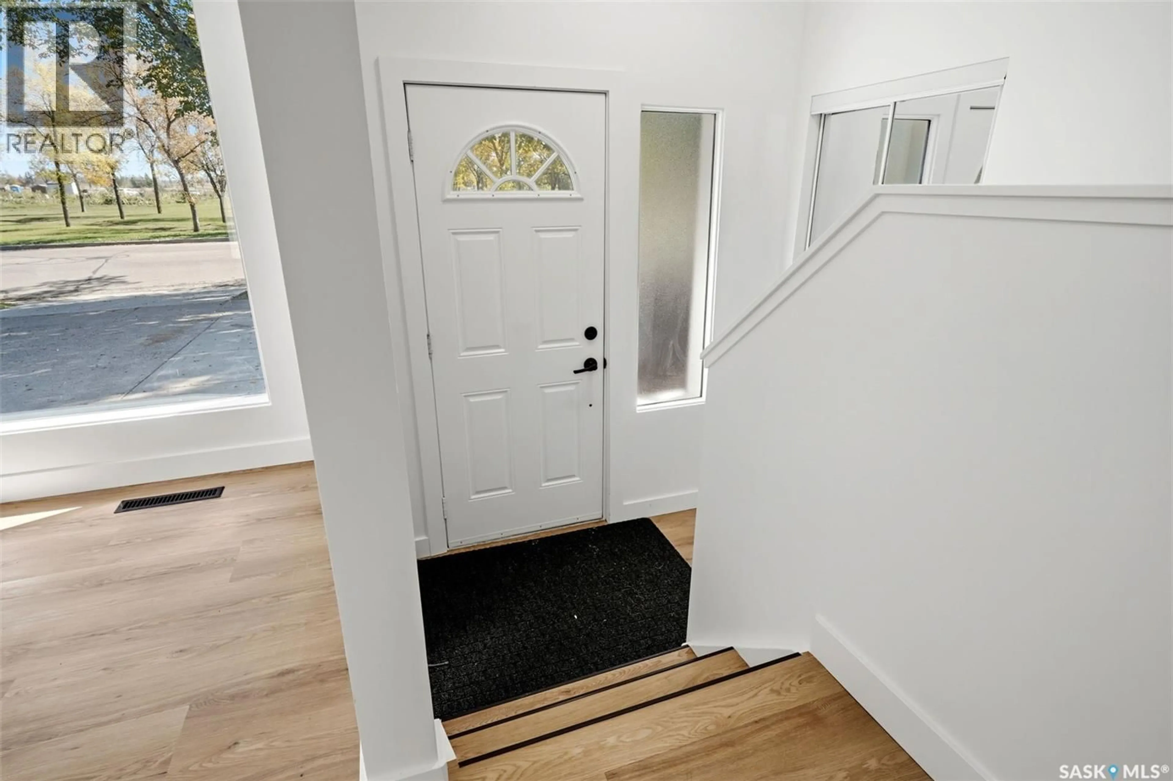 Indoor entryway for 3312 GRANT ROAD, Regina Saskatchewan S4S5H5