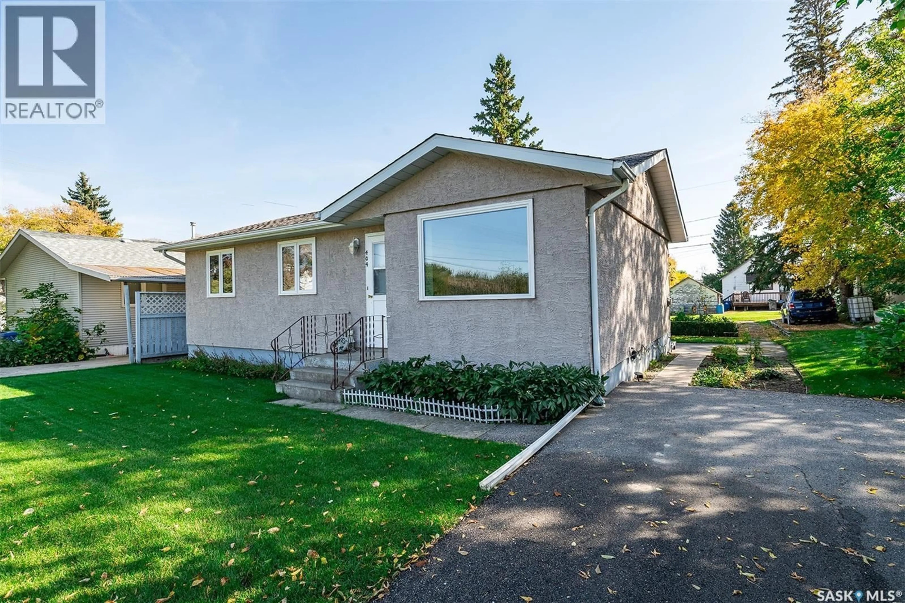 Home with vinyl exterior material, street for 404 6TH STREET, Wynyard Saskatchewan S0A4T0
