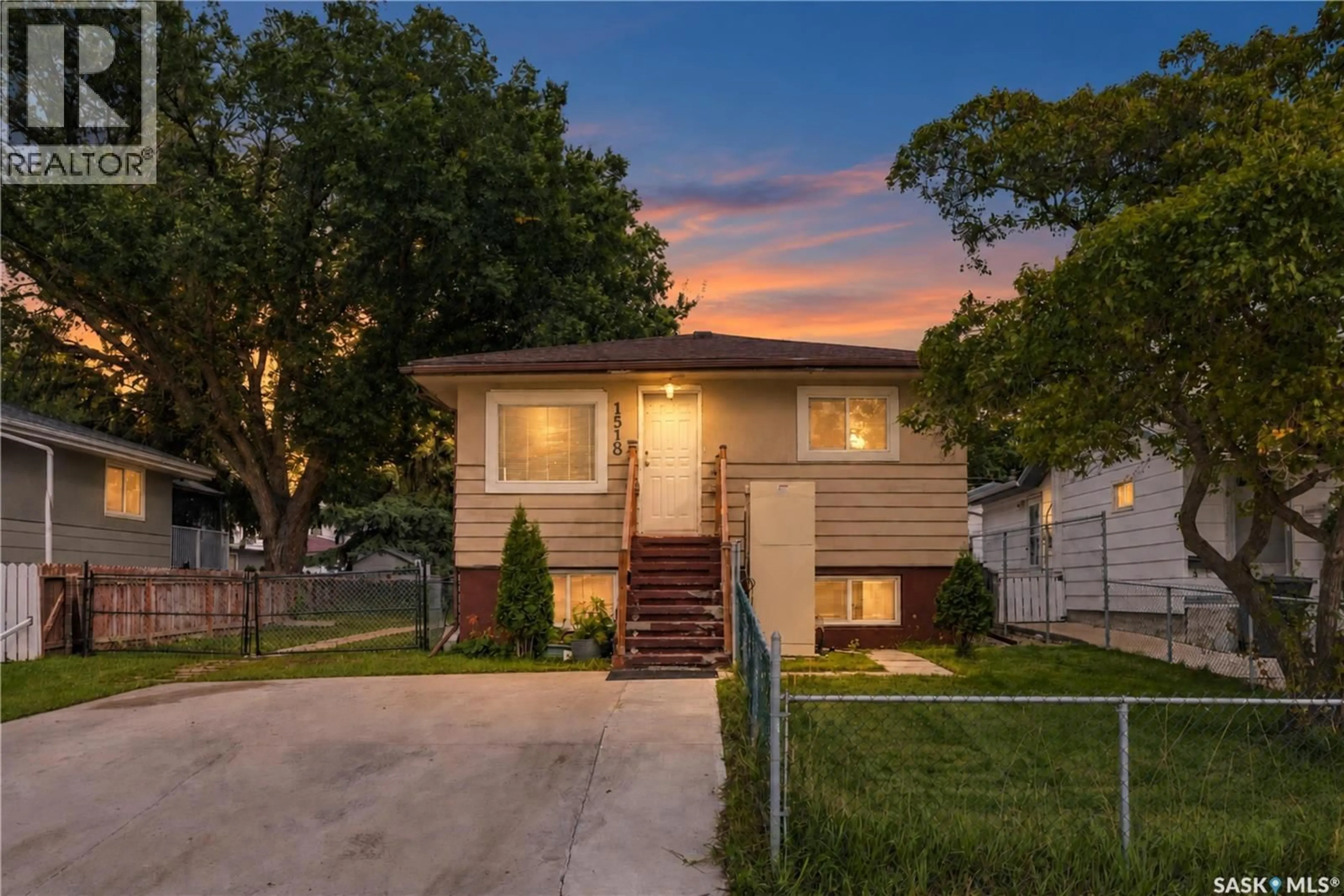 Home with vinyl exterior material, street for 1518 I AVENUE, Saskatoon Saskatchewan S7L2J6
