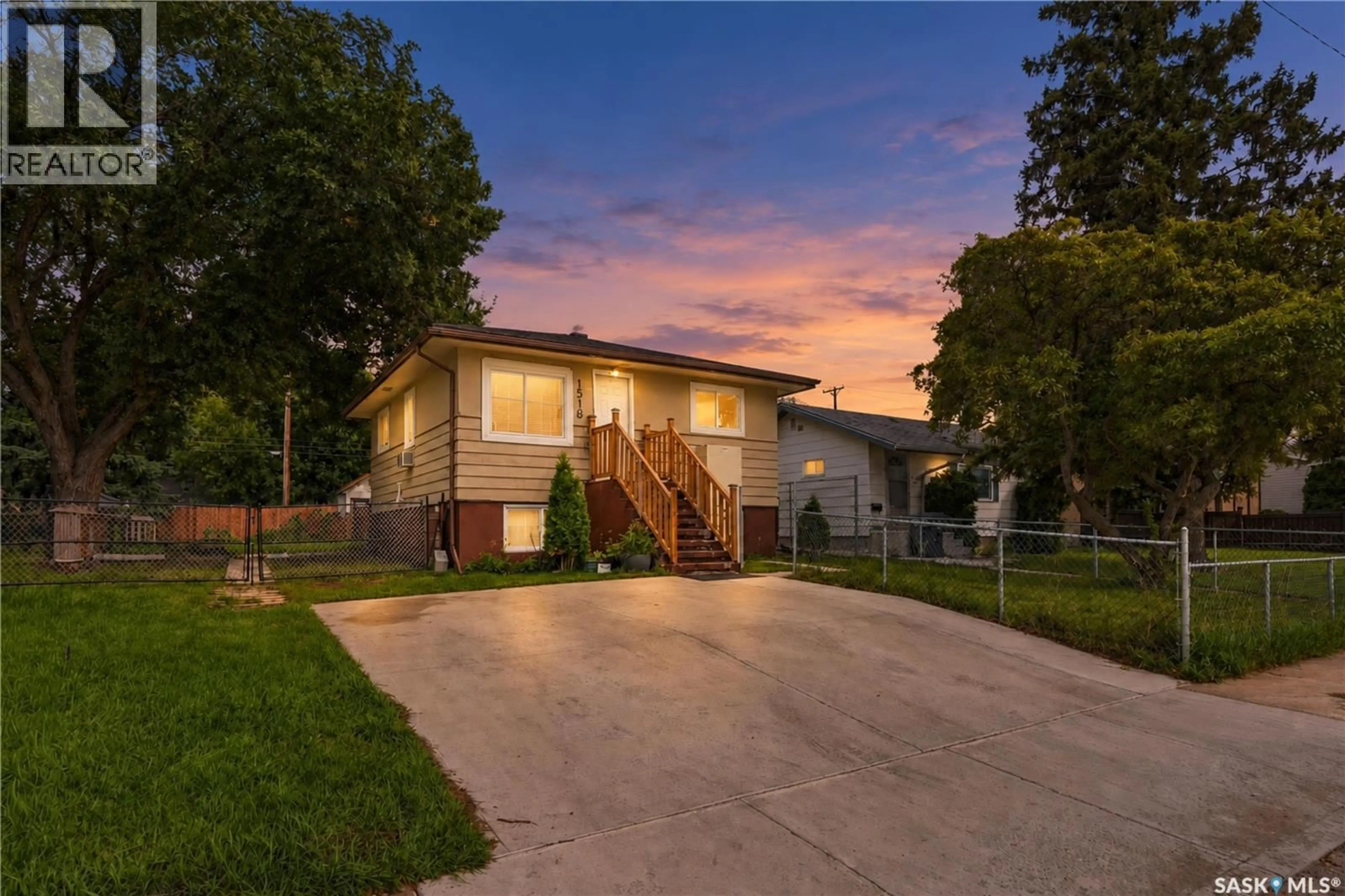 Home with vinyl exterior material, street for 1518 I AVENUE, Saskatoon Saskatchewan S7L2J6
