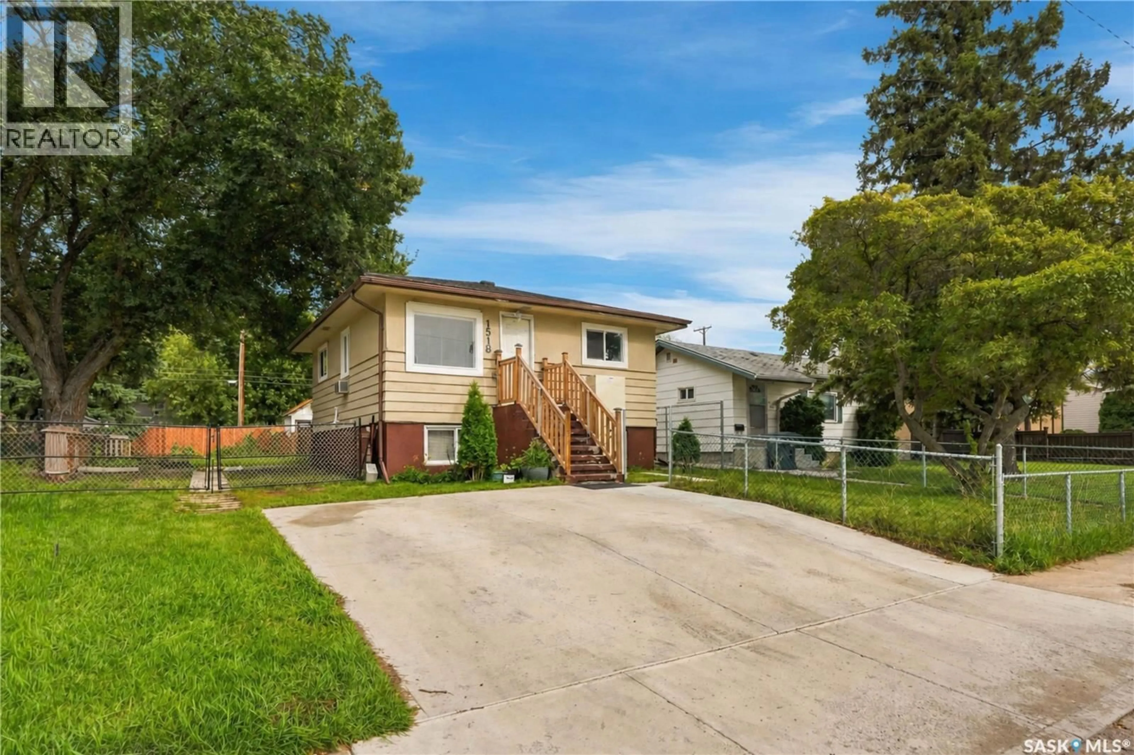 Home with vinyl exterior material, street for 1518 I AVENUE, Saskatoon Saskatchewan S7L2J6