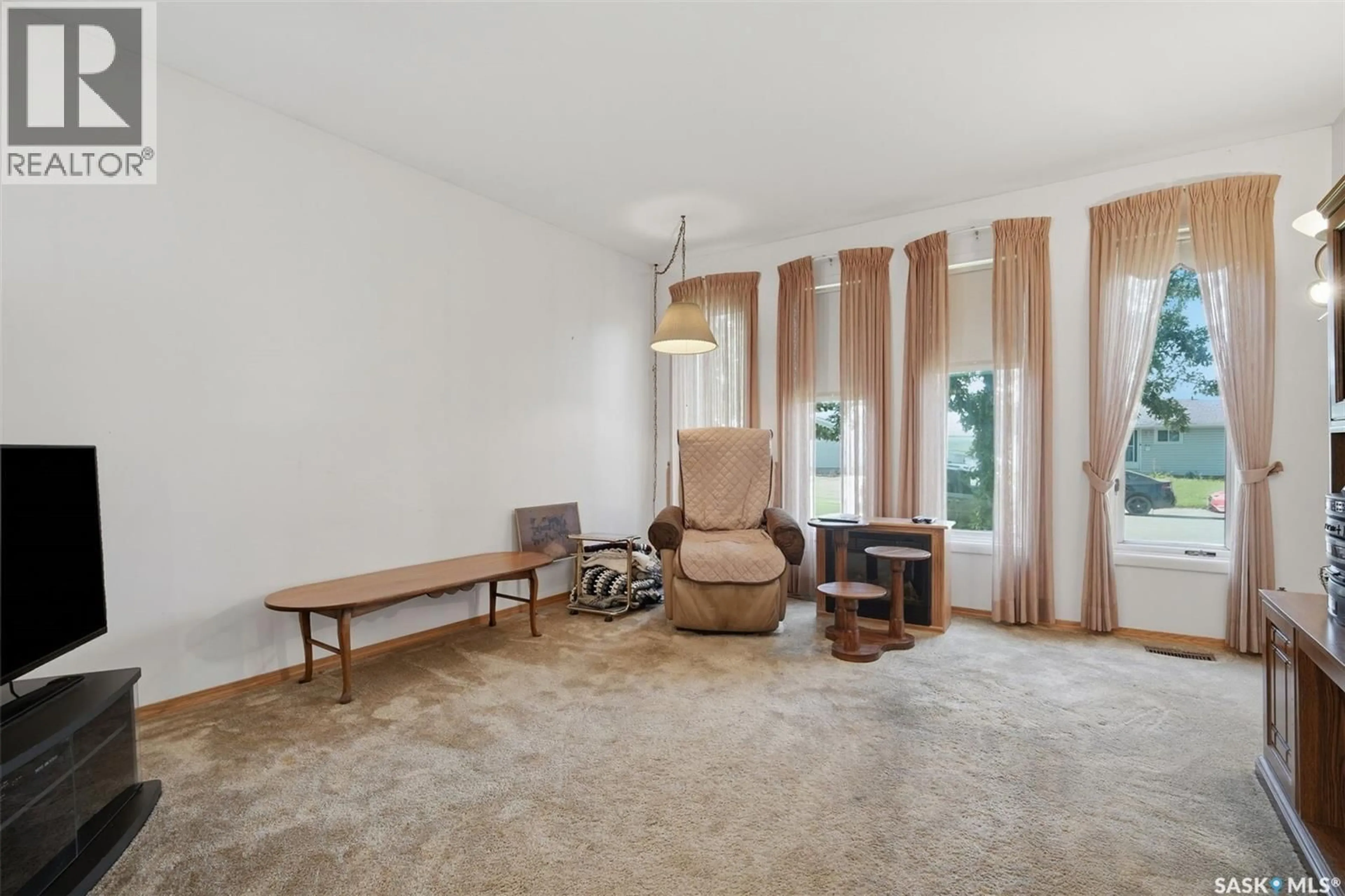 Living room with furniture, carpet floor for 219 EGBERT AVENUE, Saskatoon Saskatchewan S7N1X2