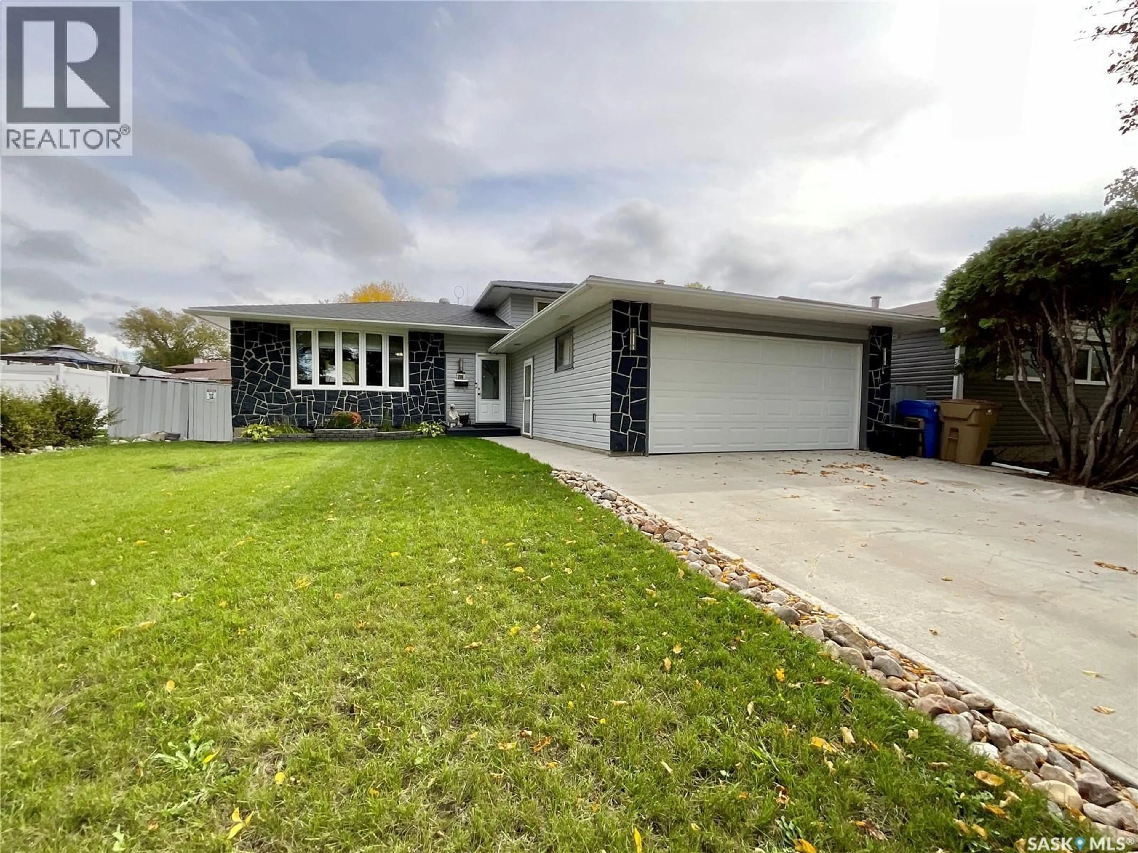 Home with vinyl exterior material, street for 255 LITZENBERGER CRESCENT, Regina Saskatchewan S4R7A2