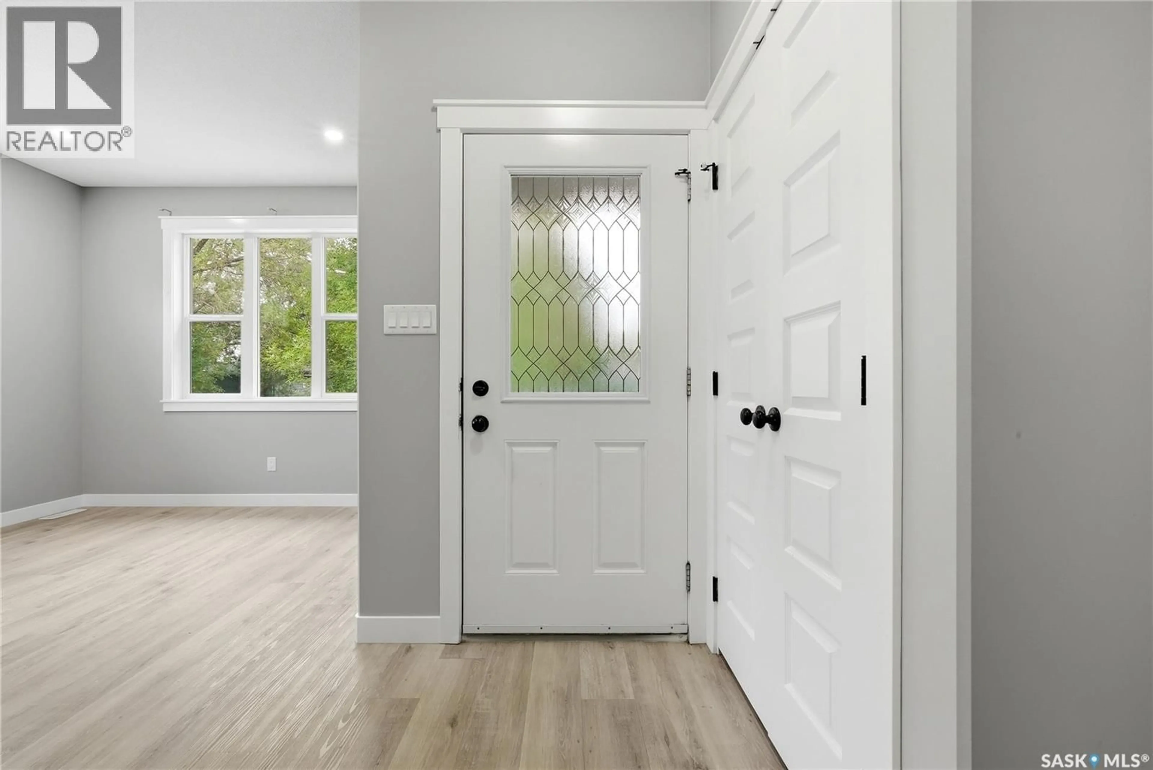 Indoor entryway for 2744 MACKAY STREET, Regina Saskatchewan S4N2T7