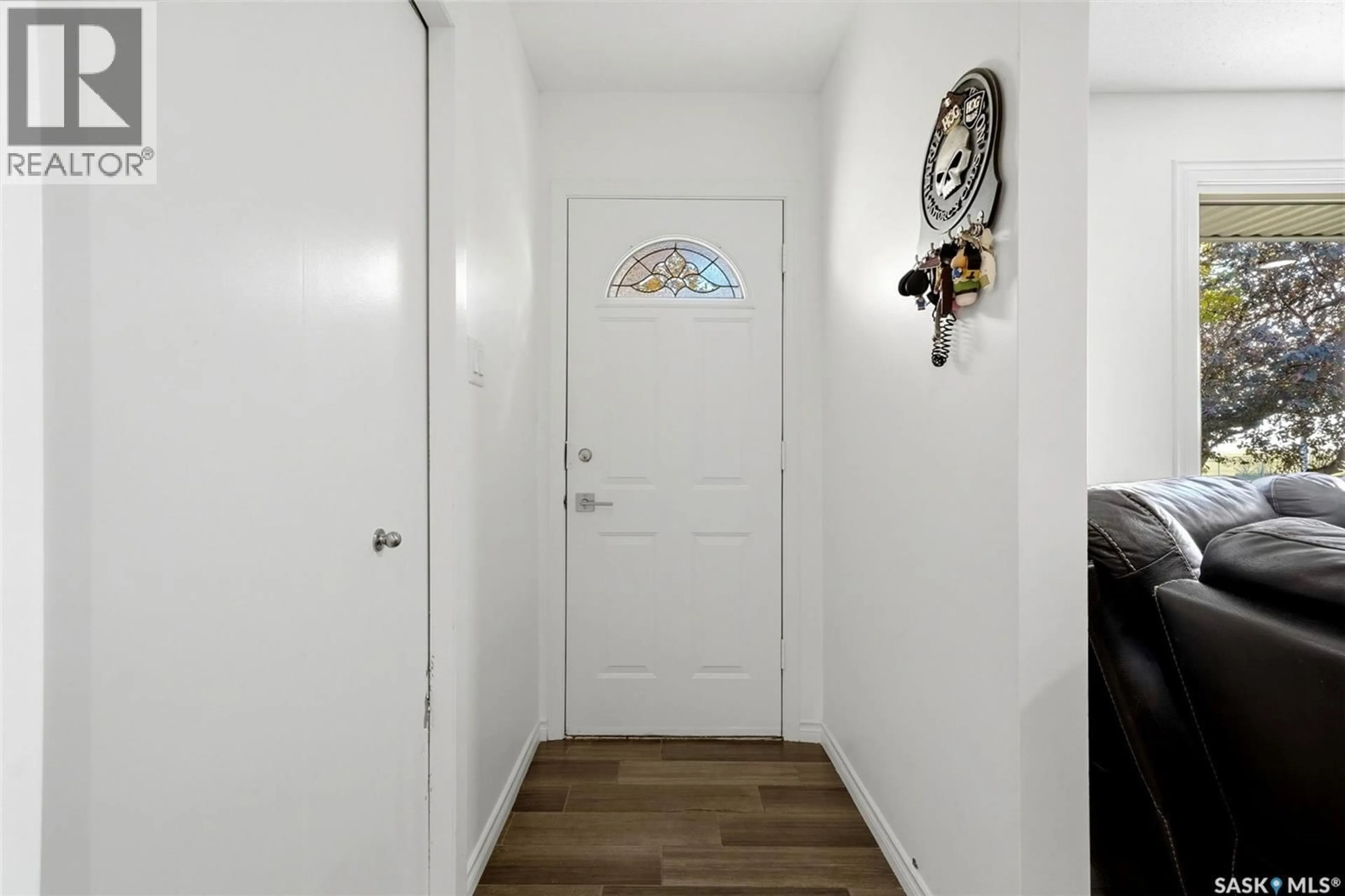 Indoor entryway for 6610 DEWDNEY AVENUE, Regina Saskatchewan S4T6W7