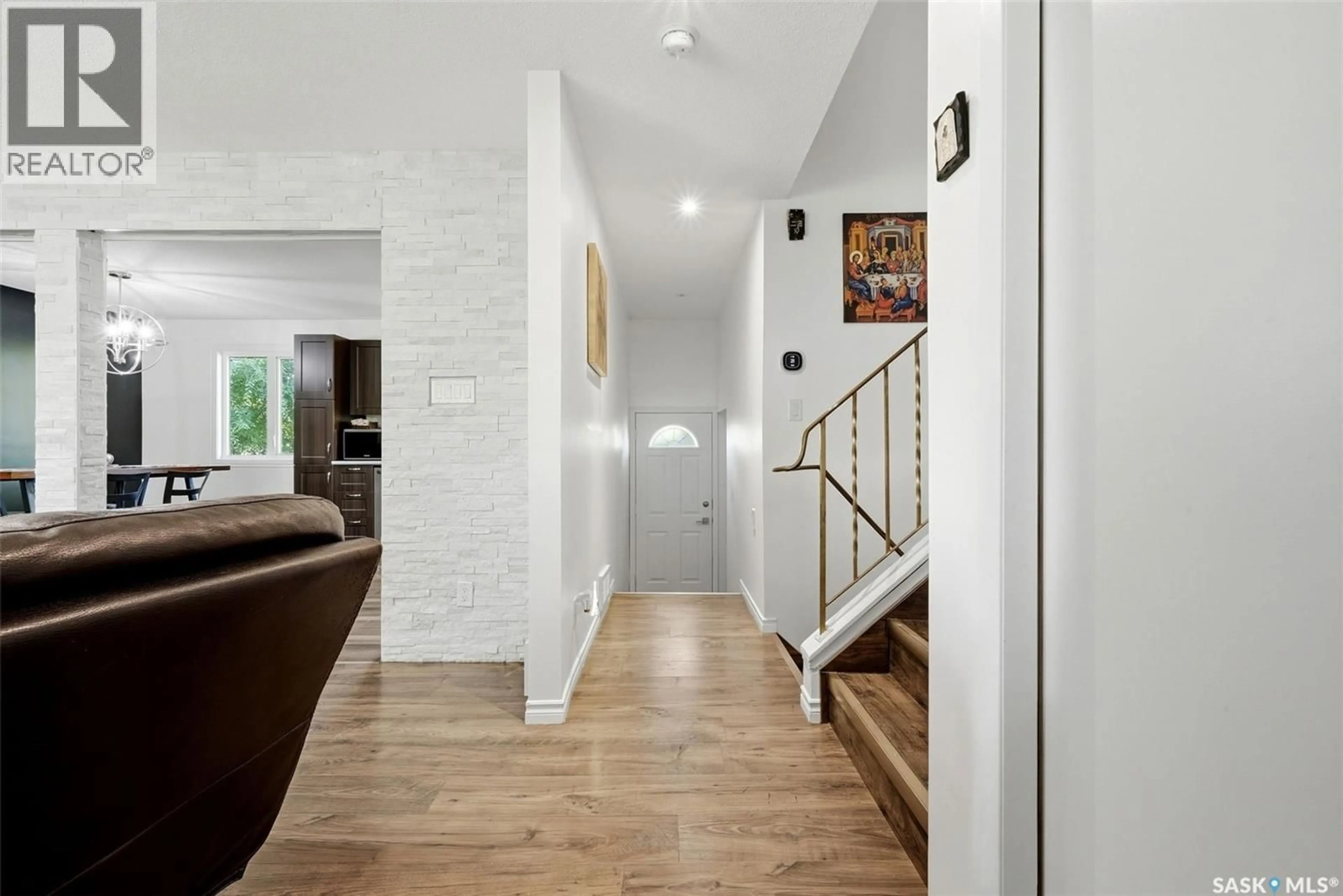 Indoor entryway for 6610 DEWDNEY AVENUE, Regina Saskatchewan S4T6W7