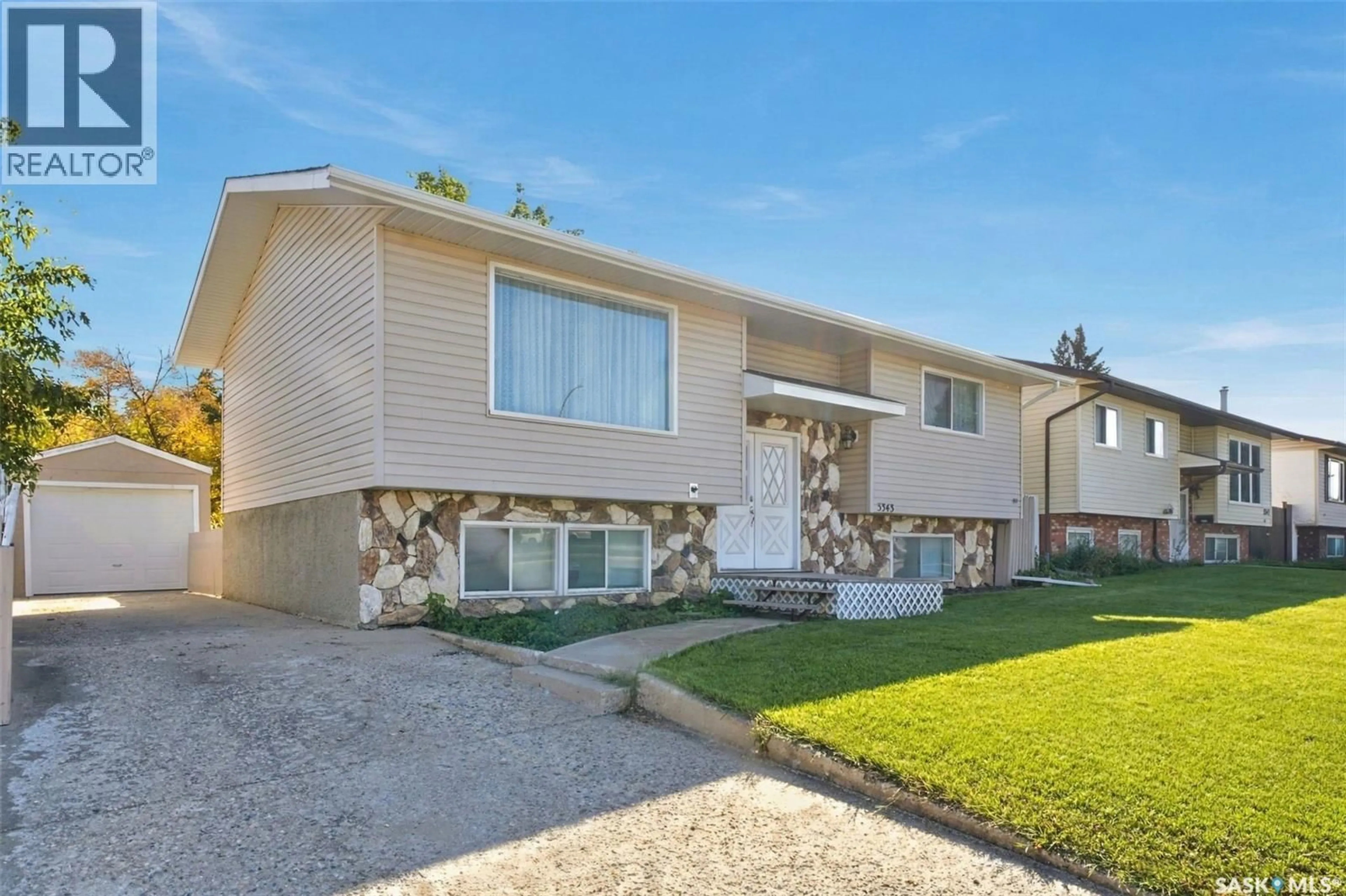 Home with vinyl exterior material, street for 3343 FAIRLIGHT DRIVE, Saskatoon Saskatchewan S7M4N1