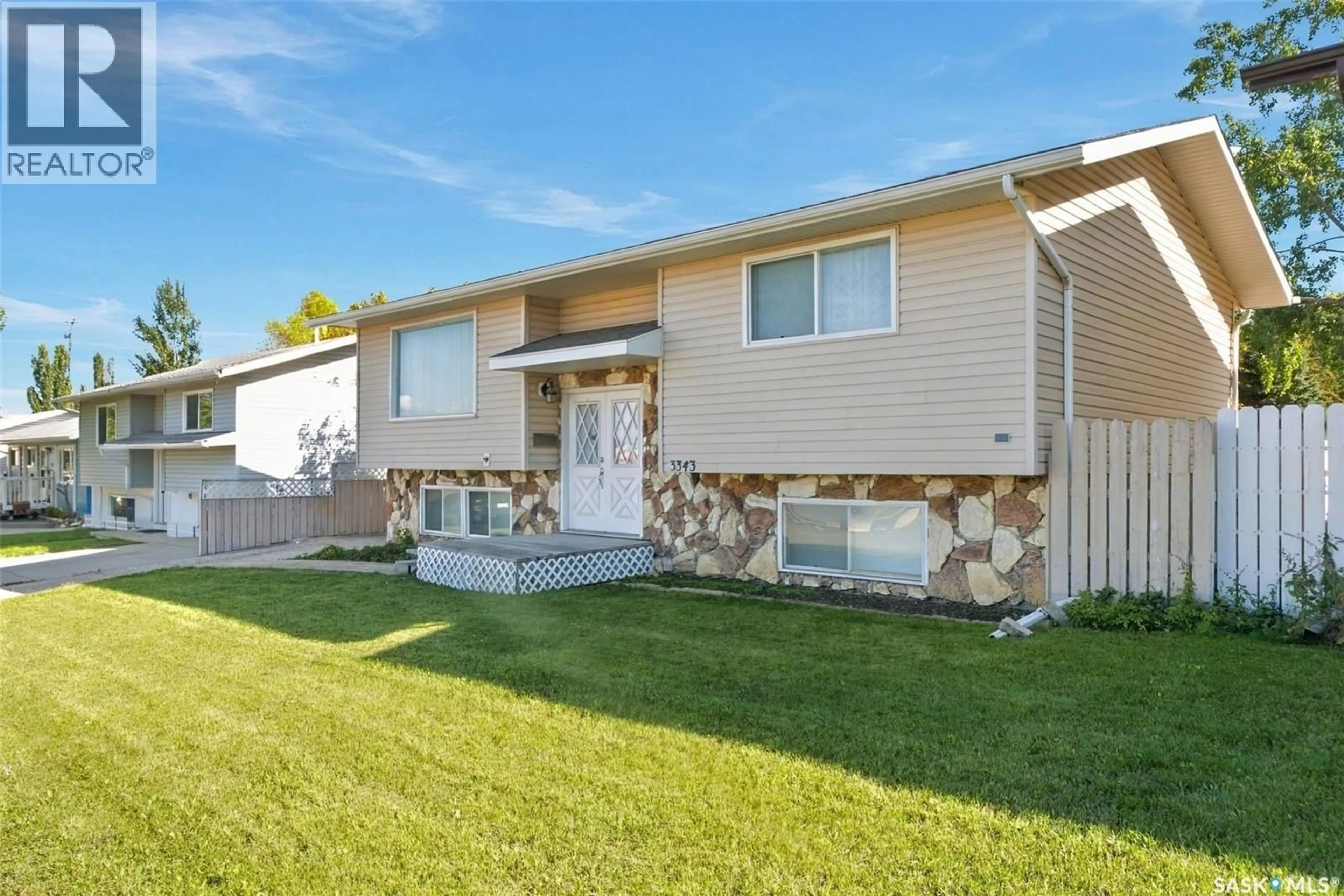 Home with vinyl exterior material, street for 3343 FAIRLIGHT DRIVE, Saskatoon Saskatchewan S7M4N1