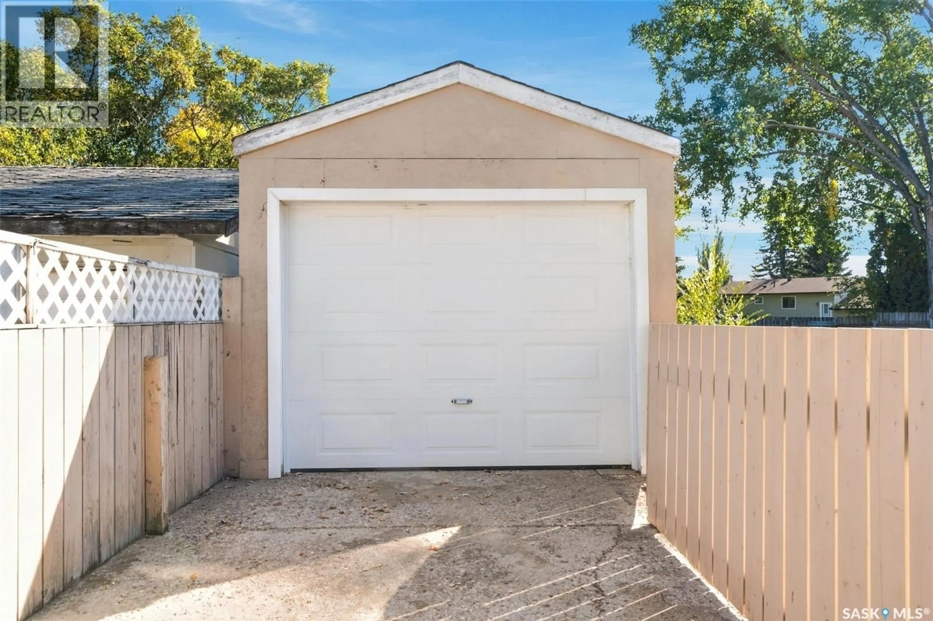 Indoor garage for 3343 FAIRLIGHT DRIVE, Saskatoon Saskatchewan S7M4N1
