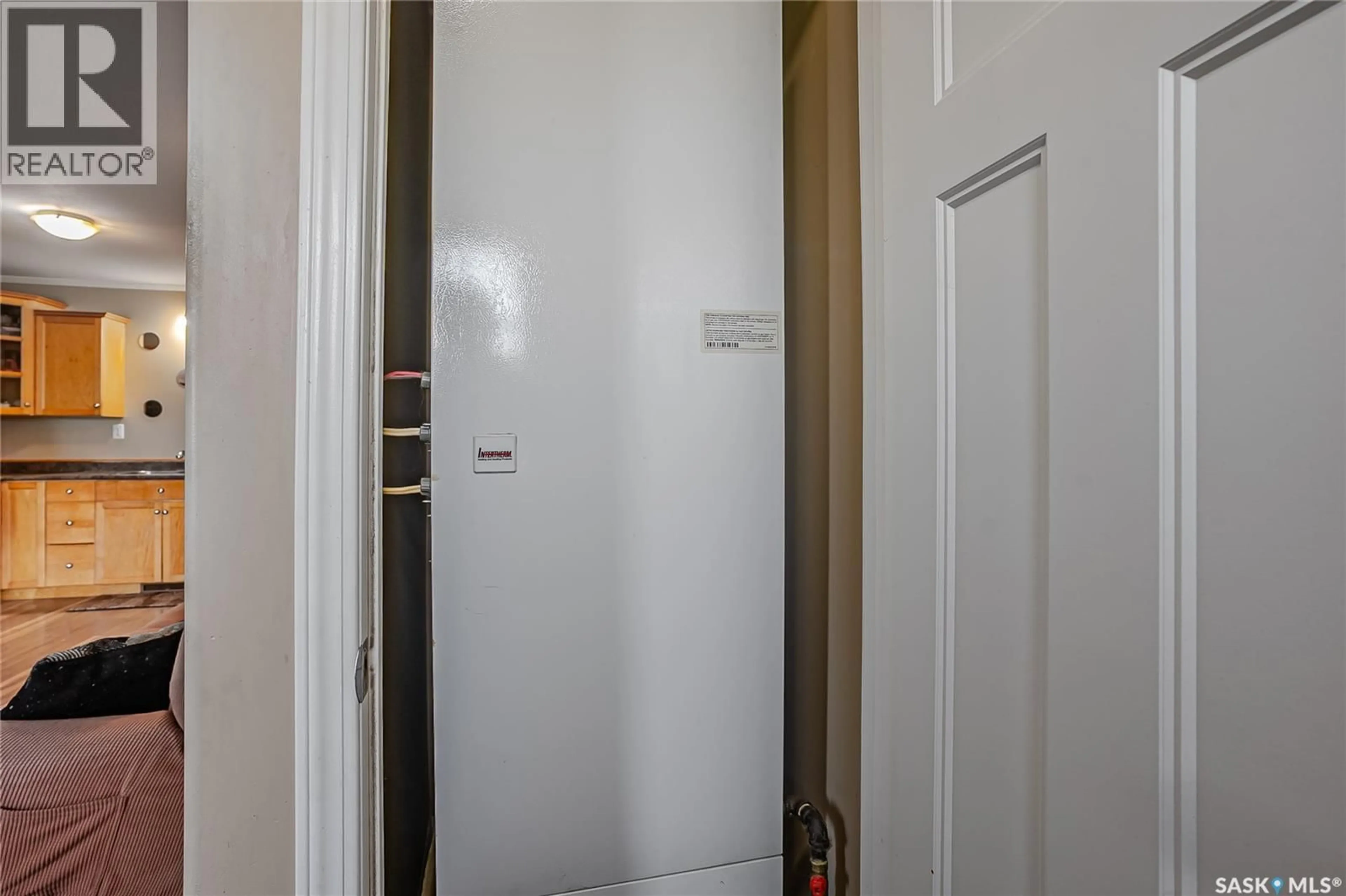 Indoor foyer for 107 - 1022 HAMPTON CIRCLE, Saskatoon Saskatchewan S7R0K3