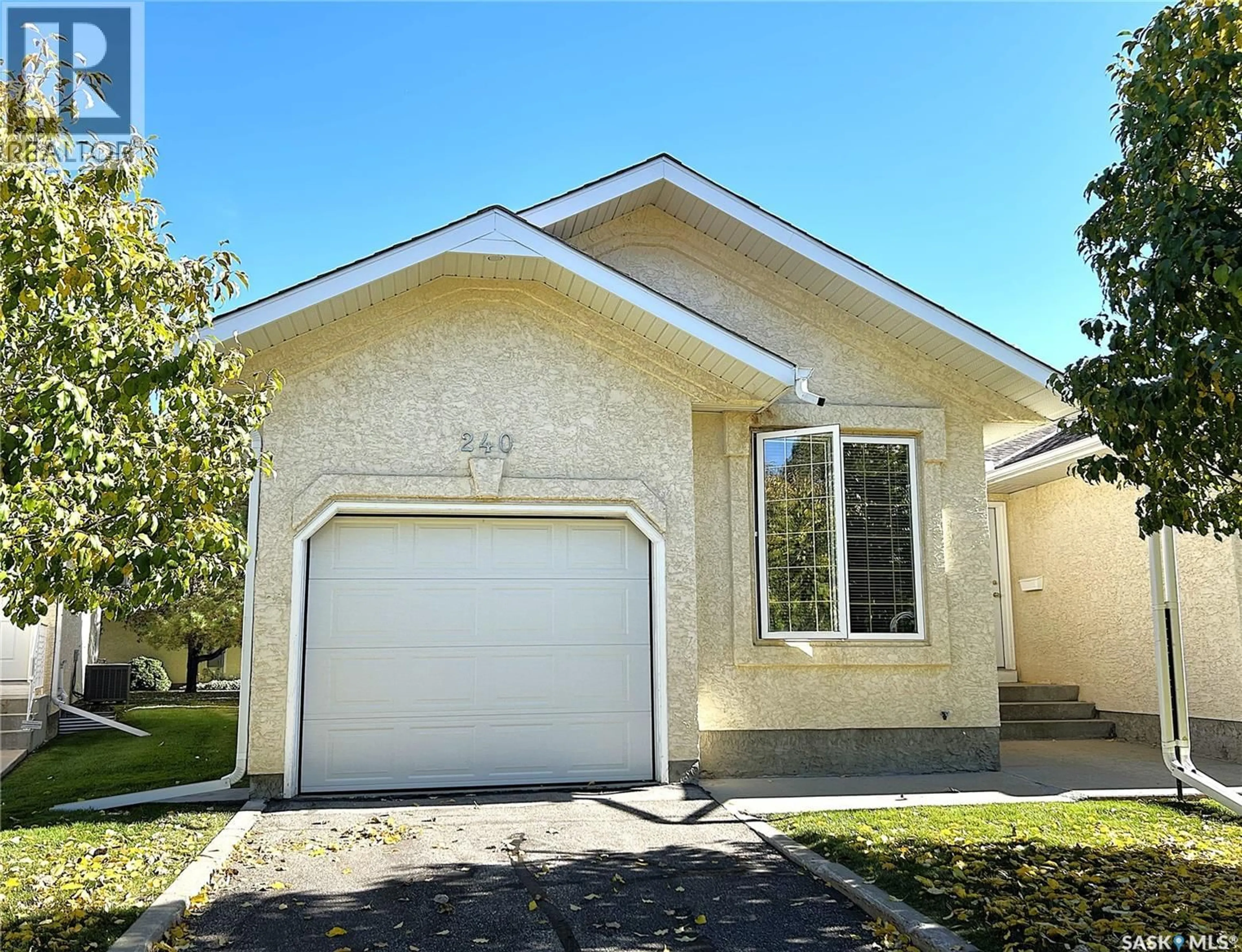 Home with vinyl exterior material, street for 815 - 240 HERITAGE GREEN, Saskatoon Saskatchewan S7H5R6