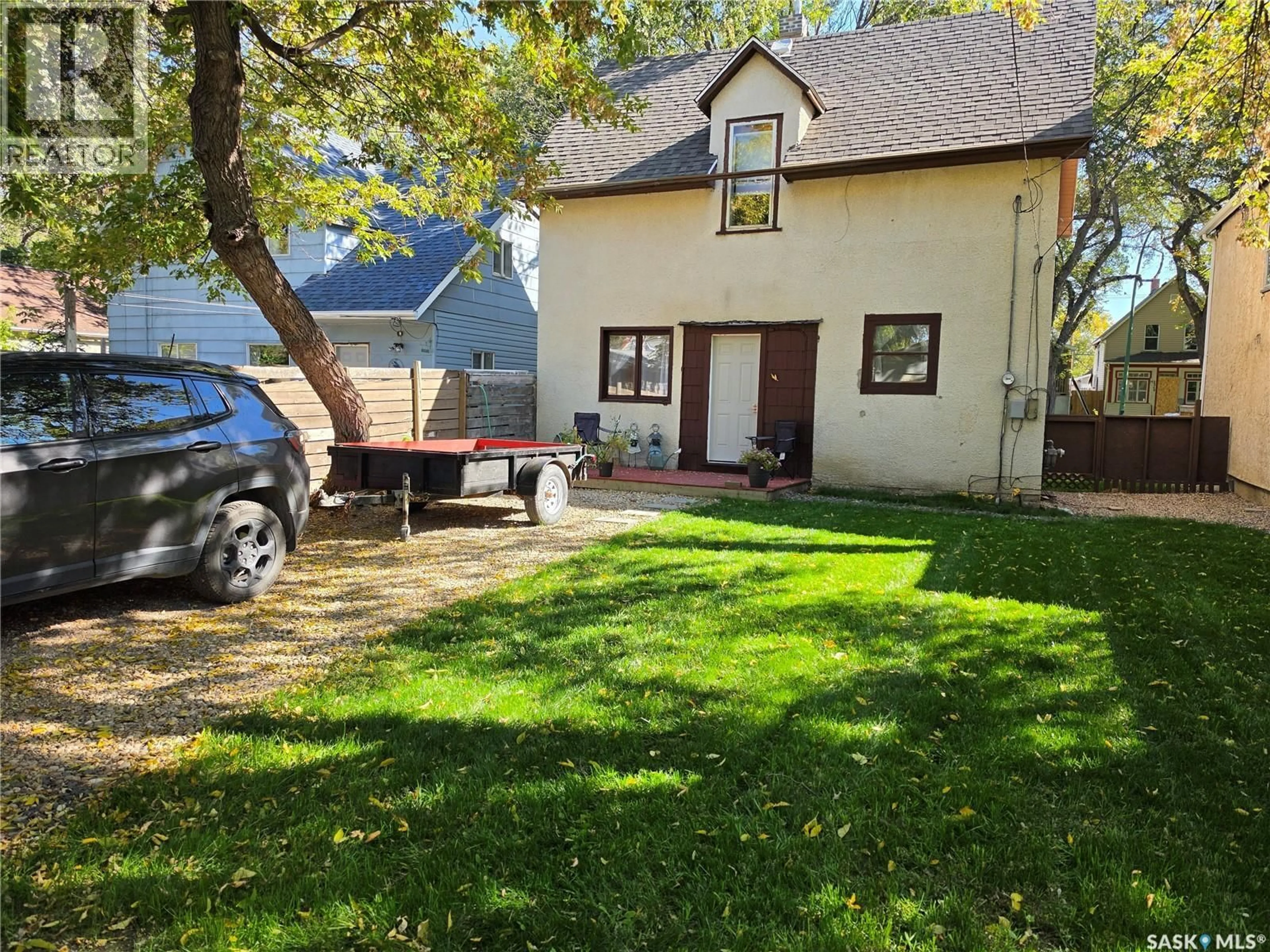 A pic from outside/outdoor area/front of a property/back of a property/a pic from drone, street for 1346 RAE STREET, Regina Saskatchewan S4T2C3