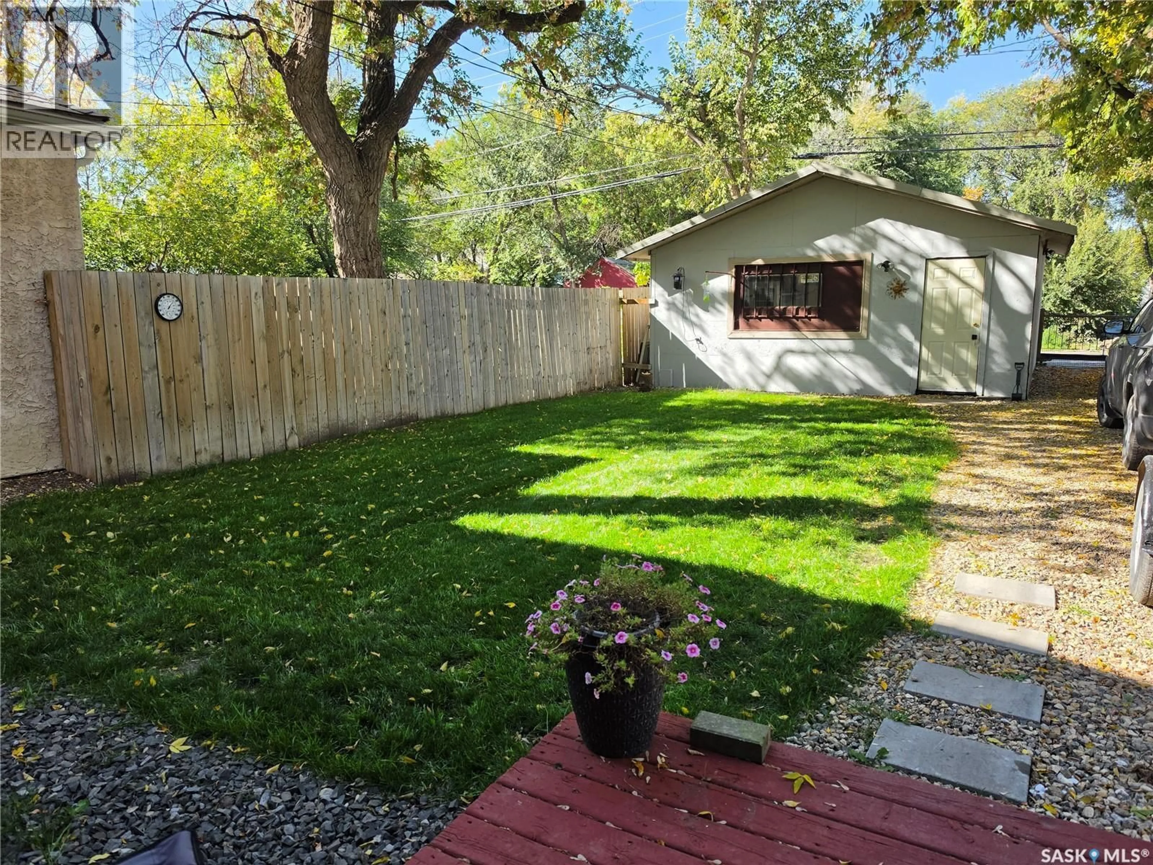 A pic from outside/outdoor area/front of a property/back of a property/a pic from drone, unknown for 1346 RAE STREET, Regina Saskatchewan S4T2C3