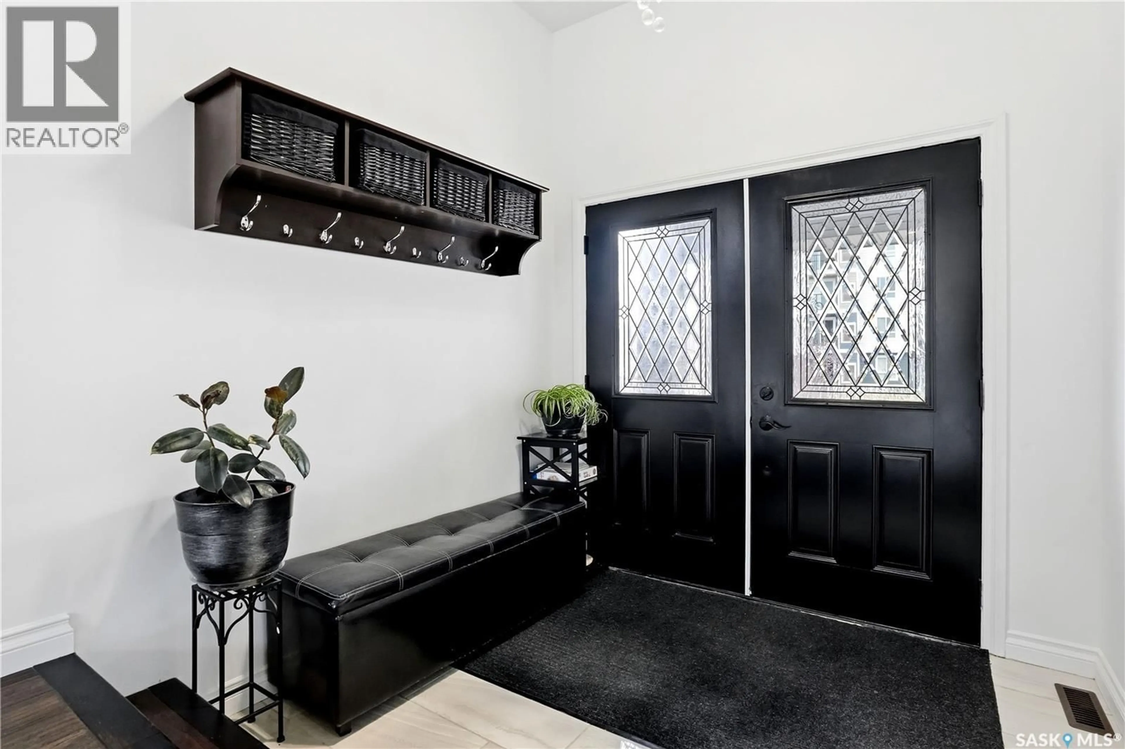 Indoor entryway for E - 4714 GREEN APPLE DRIVE, Regina Saskatchewan S4V3L2