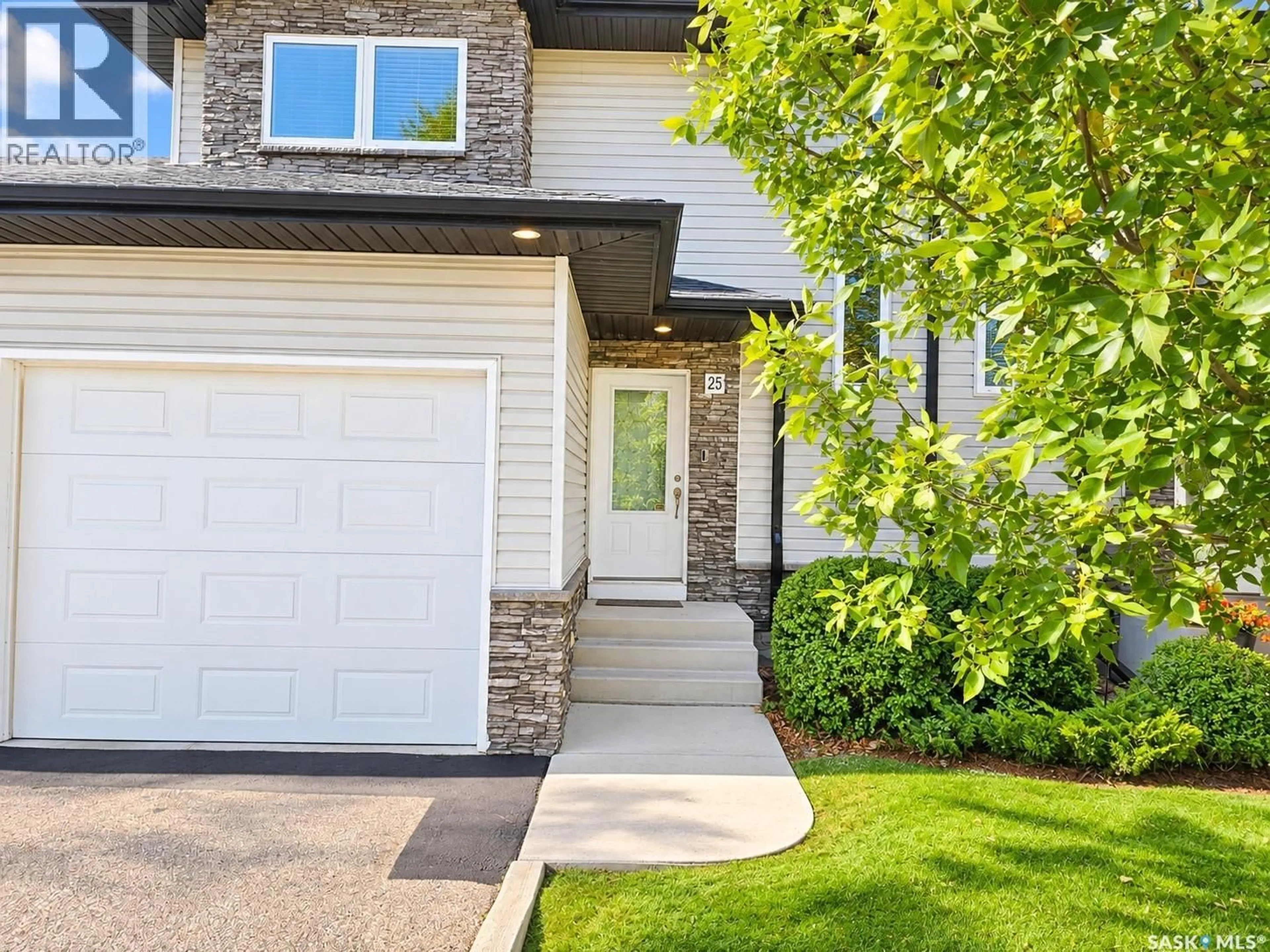 Home with vinyl exterior material, street for 25 547 EAST HAMPTON BOULEVARD, Saskatoon Saskatchewan S7R0H8