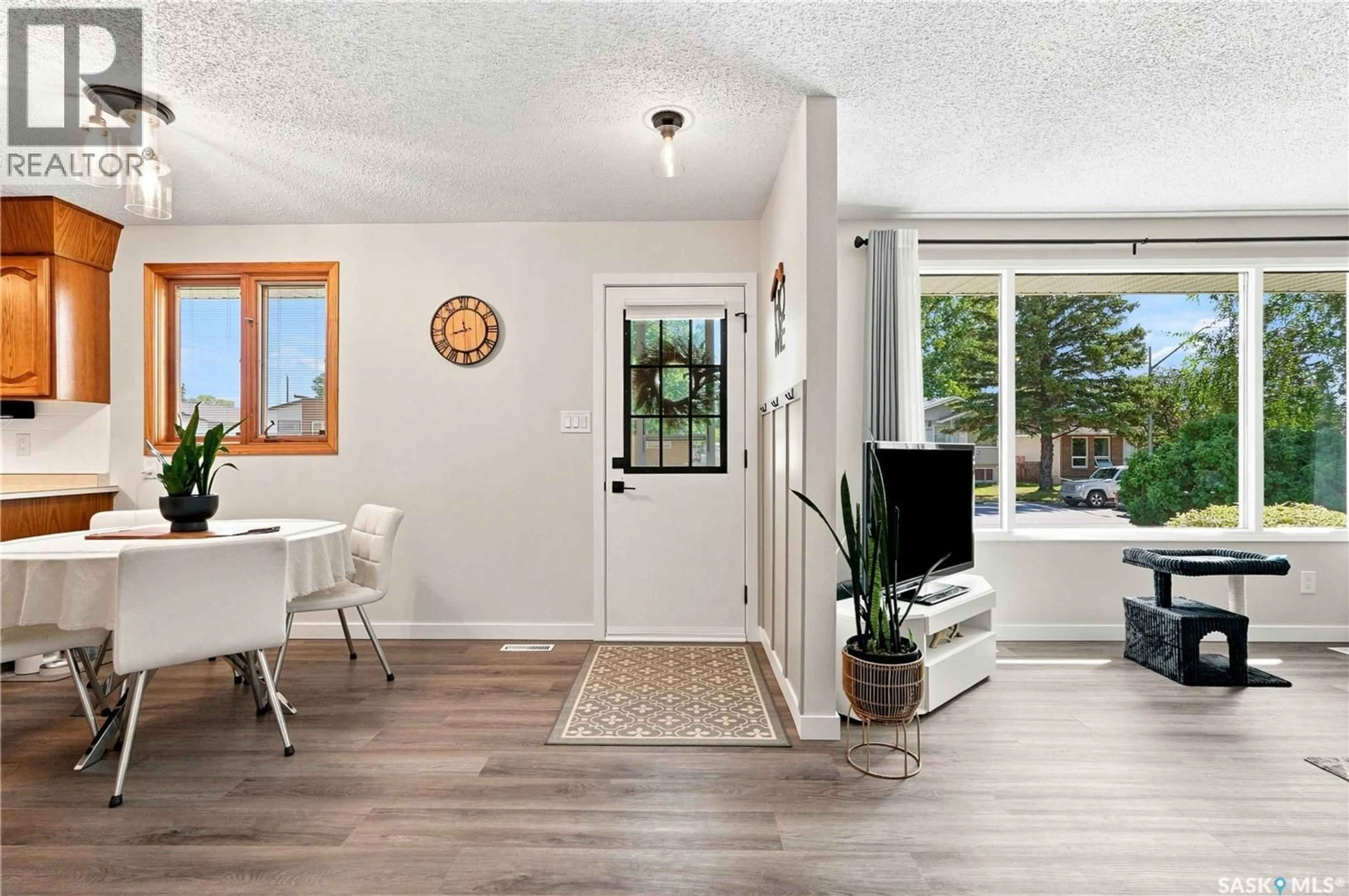 Indoor entryway for 1514 LAURA AVENUE, Saskatoon Saskatchewan S7N2S3