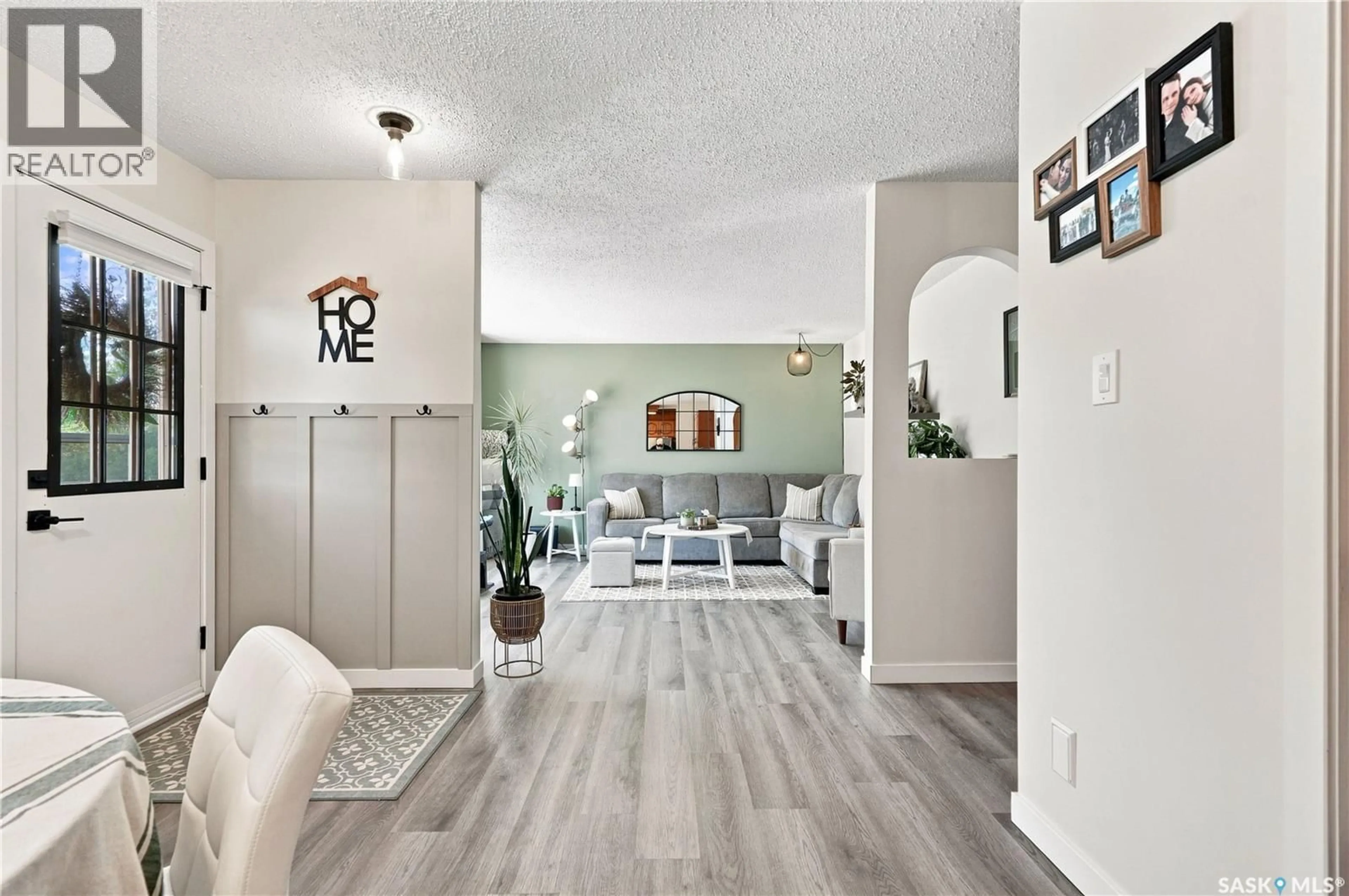 Indoor entryway for 1514 LAURA AVENUE, Saskatoon Saskatchewan S7N2S3