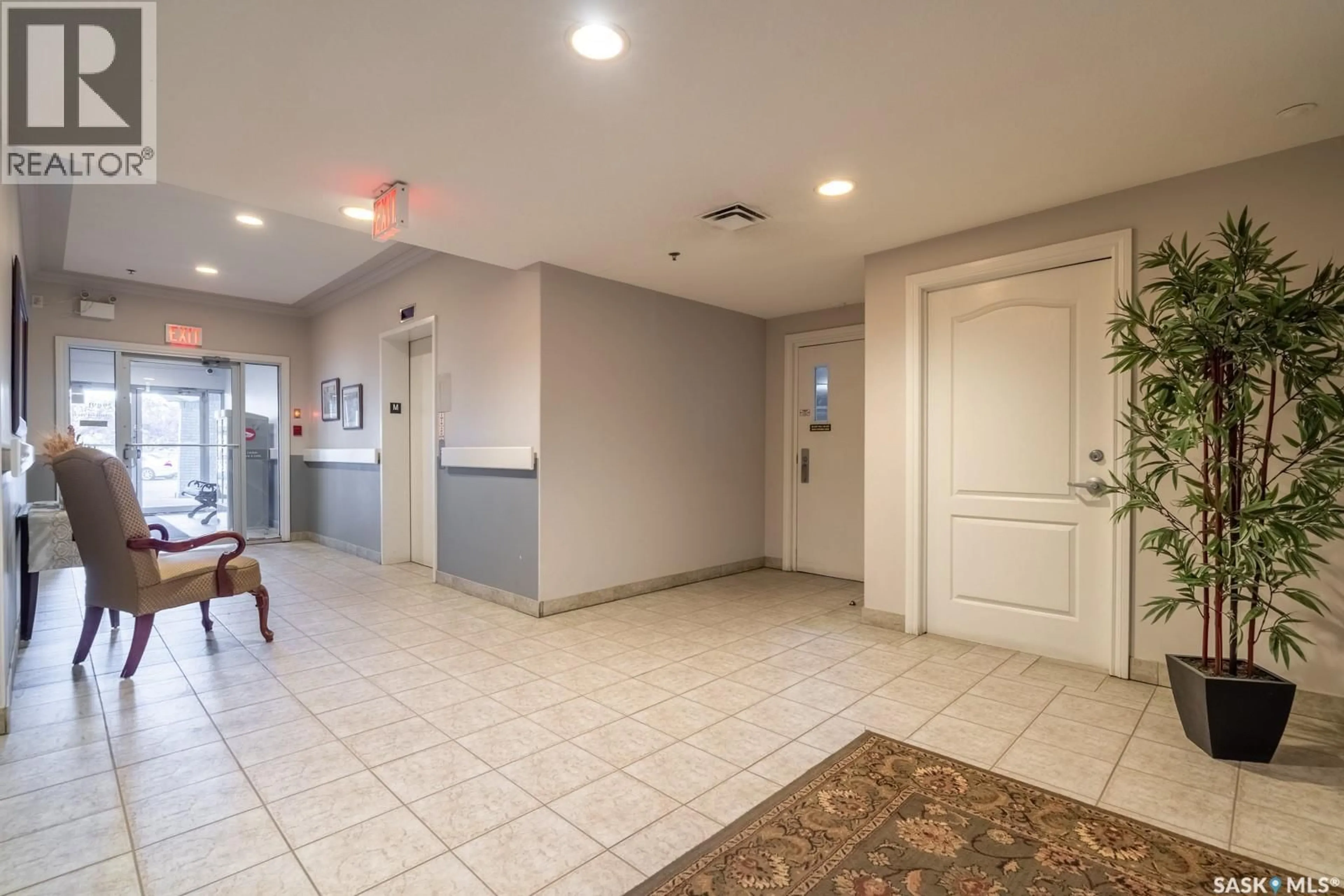 Indoor foyer for 304 - 2909 ARENS ROAD, Regina Saskatchewan S4V3A8