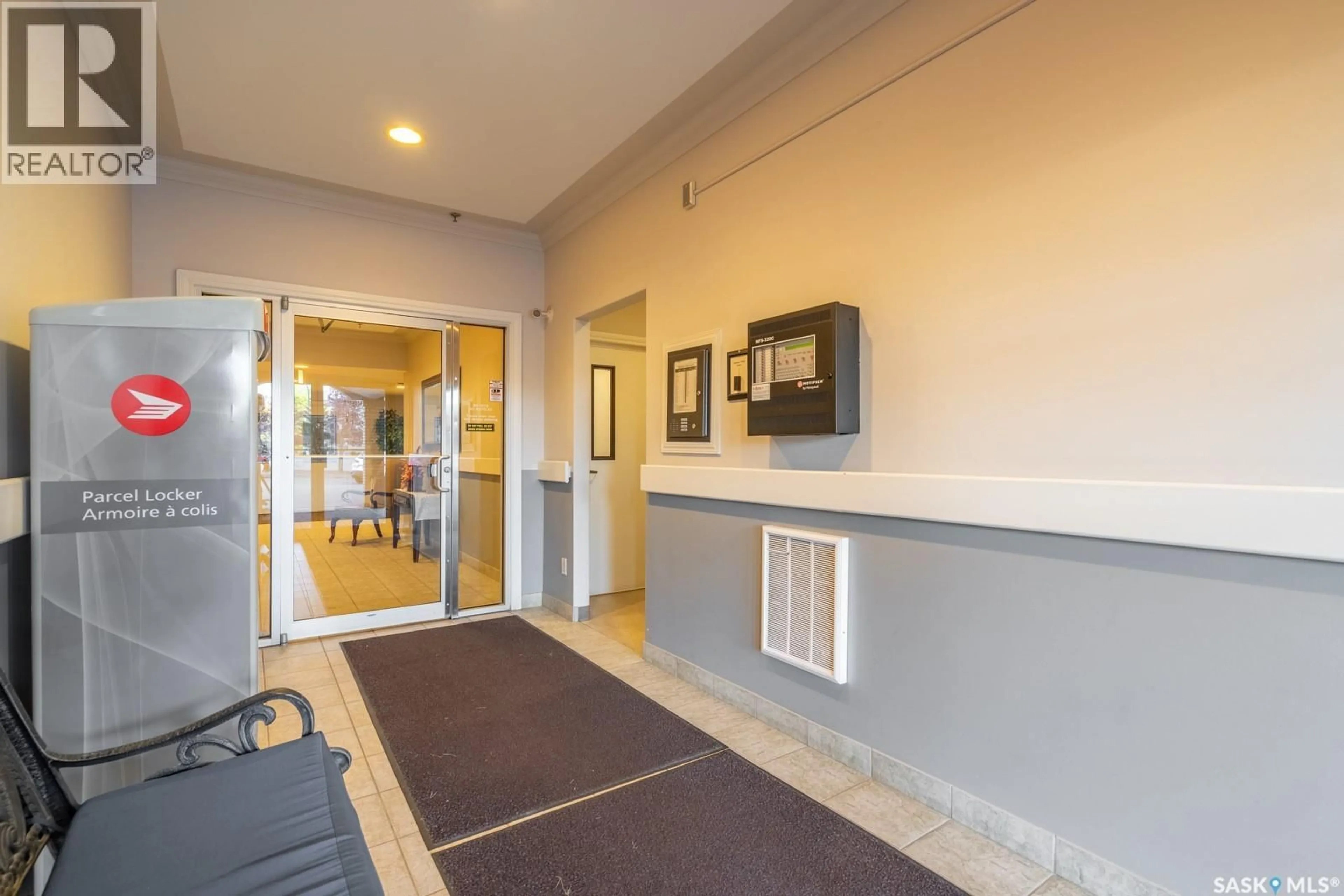 Indoor foyer for 304 - 2909 ARENS ROAD, Regina Saskatchewan S4V3A8
