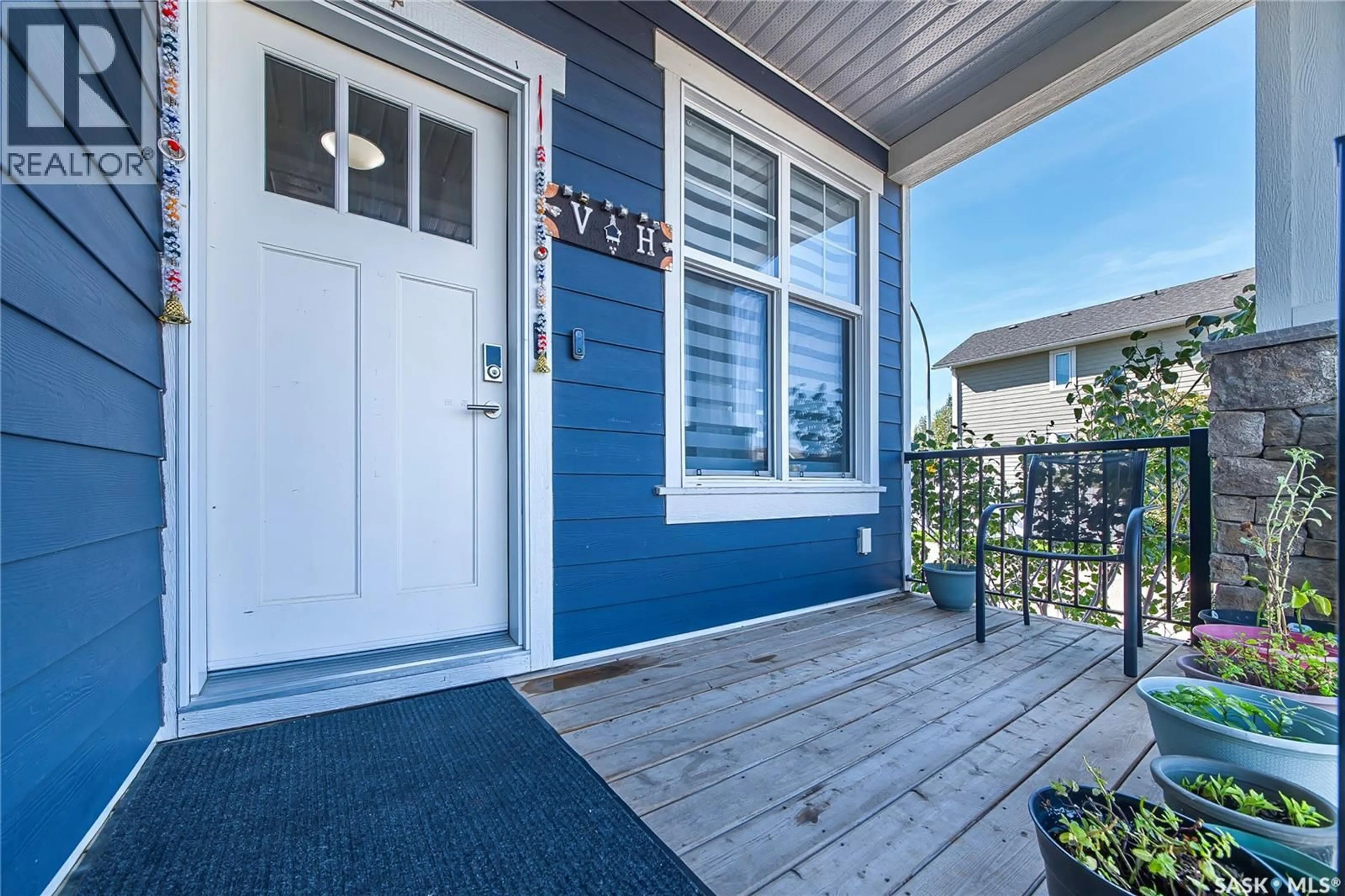Home with vinyl exterior material, street for 402 MEADOWS BOULEVARD, Saskatoon Saskatchewan S7V0E7