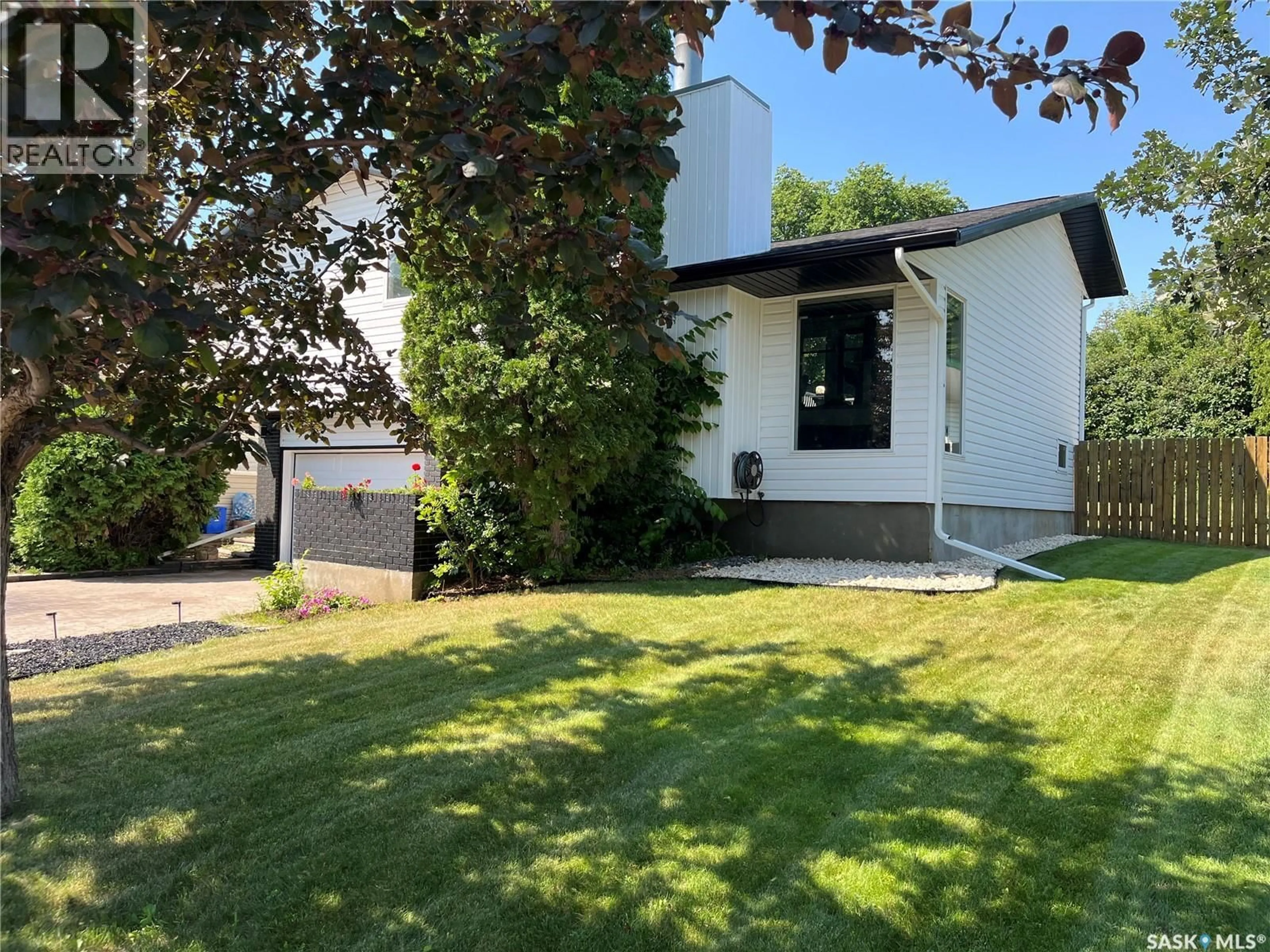 Unknown for 526 TOBIN CRESCENT, Saskatoon Saskatchewan S7K4N8