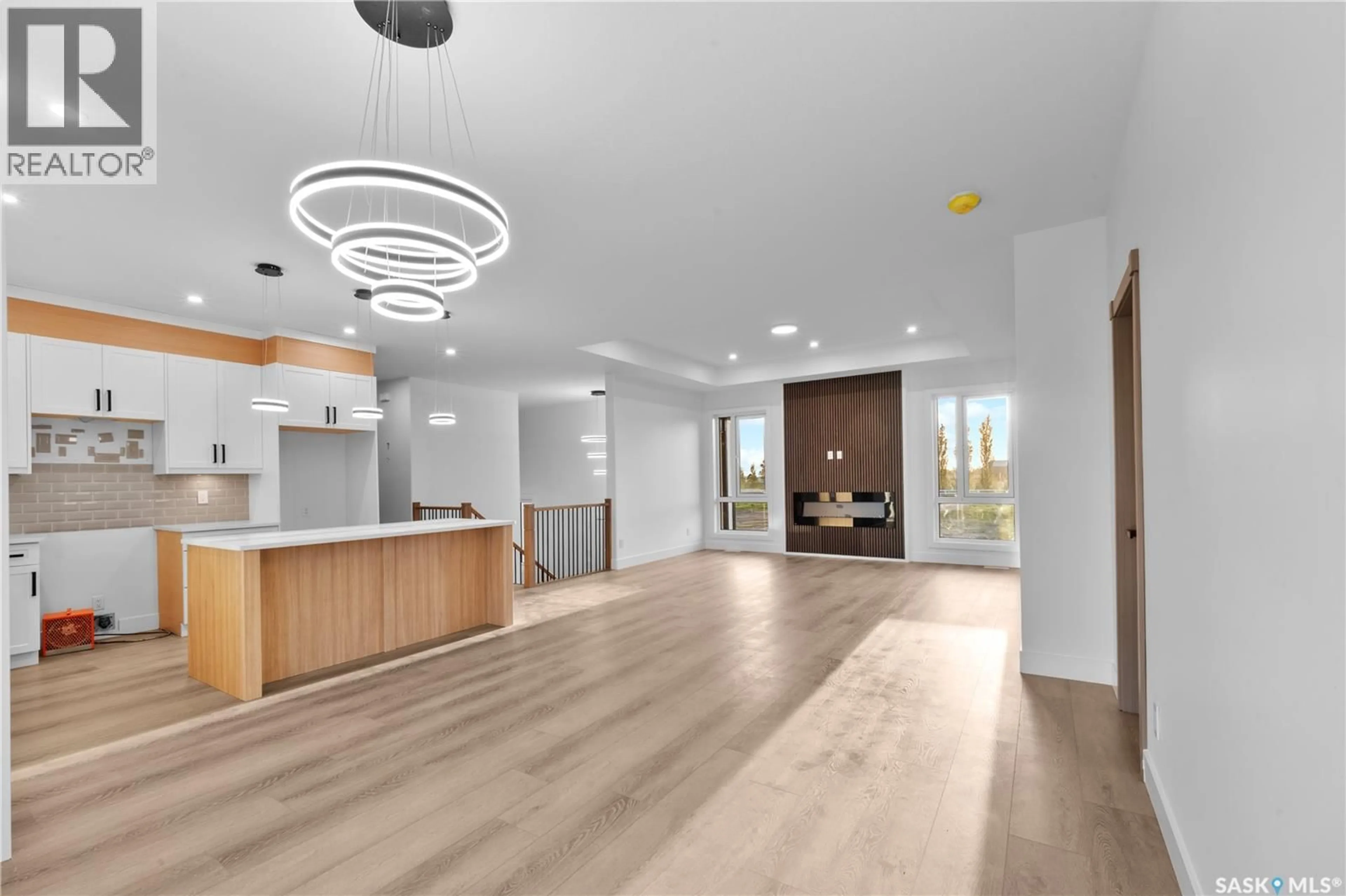 Indoor foyer for 8 CARDINAL DRIVE, Dundurn Rm No. 314 Saskatchewan S7C0C3