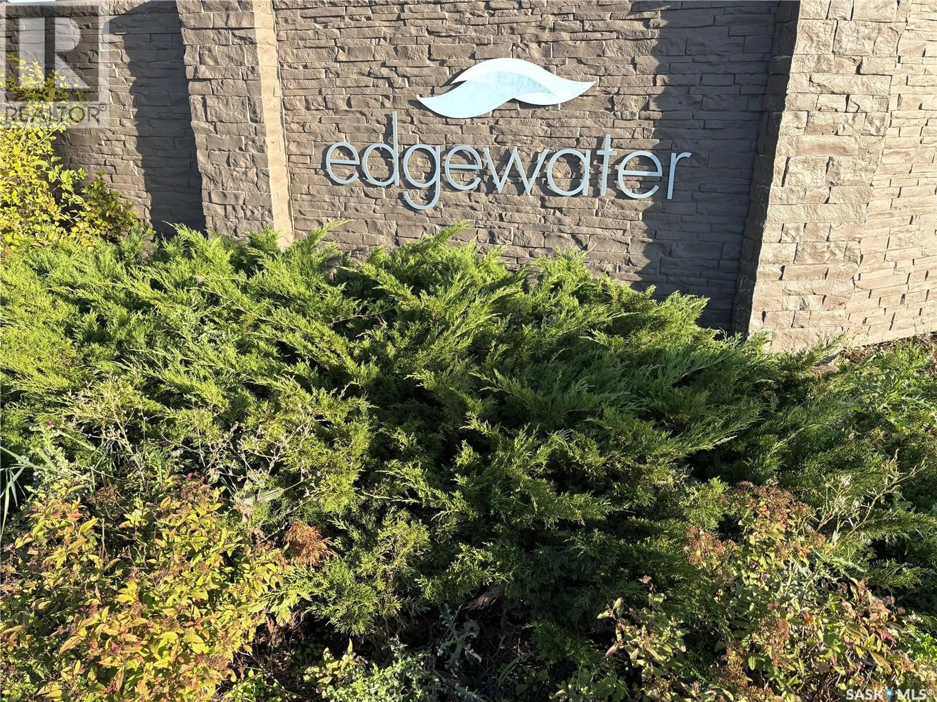 Indoor foyer for 206 THAUBERGER ROAD, Regina Saskatchewan S4Y0C3