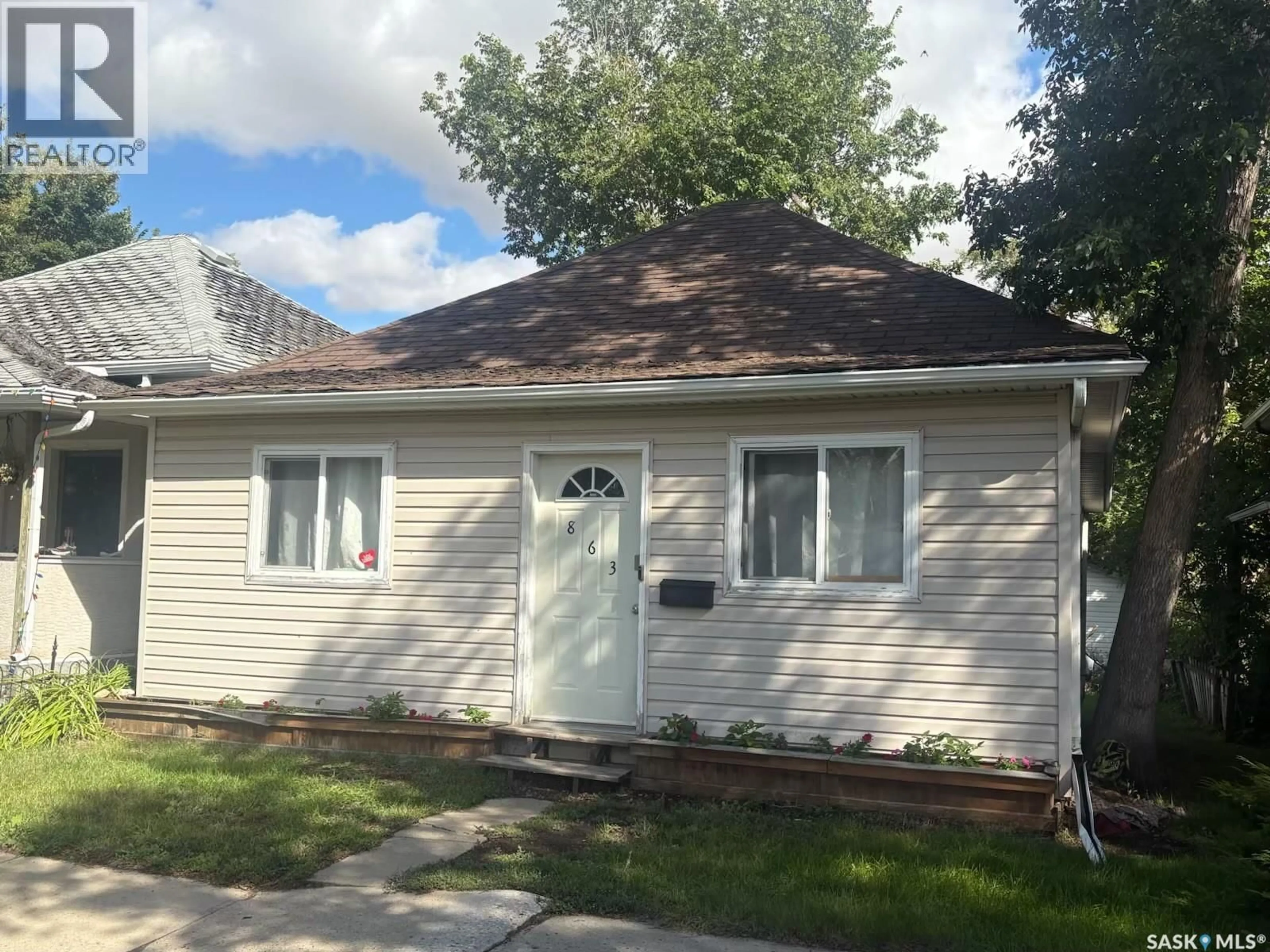 Home with vinyl exterior material, street for 863 ELGIN AVENUE, Moose Jaw Saskatchewan S6H4G6