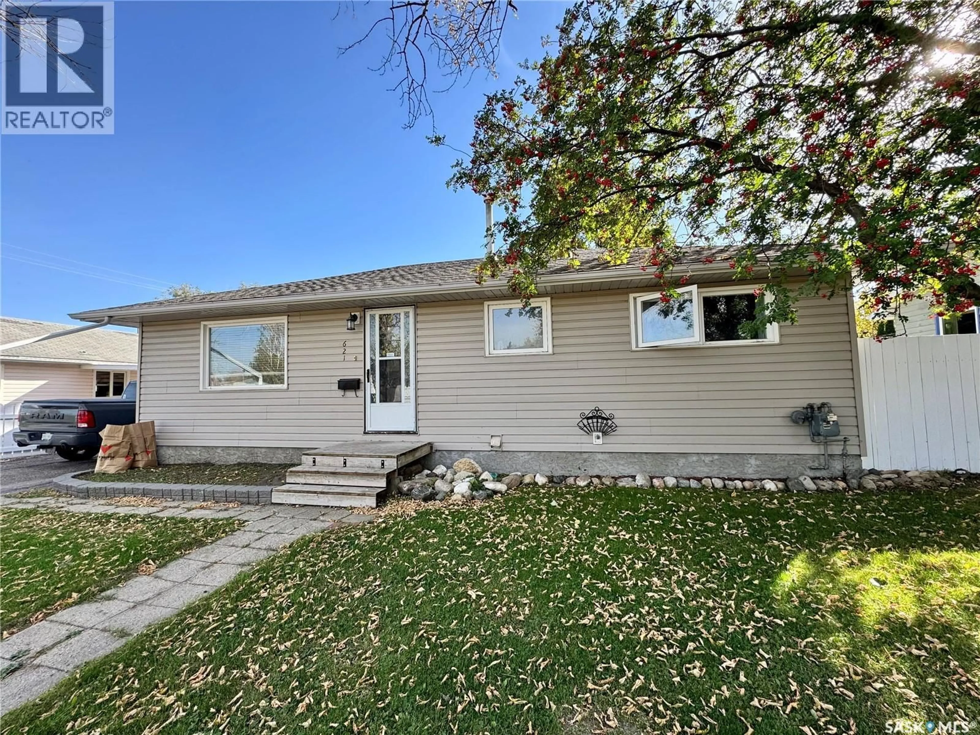Home with vinyl exterior material, street for 621 23RD STREET, Prince Albert Saskatchewan S6V4M4