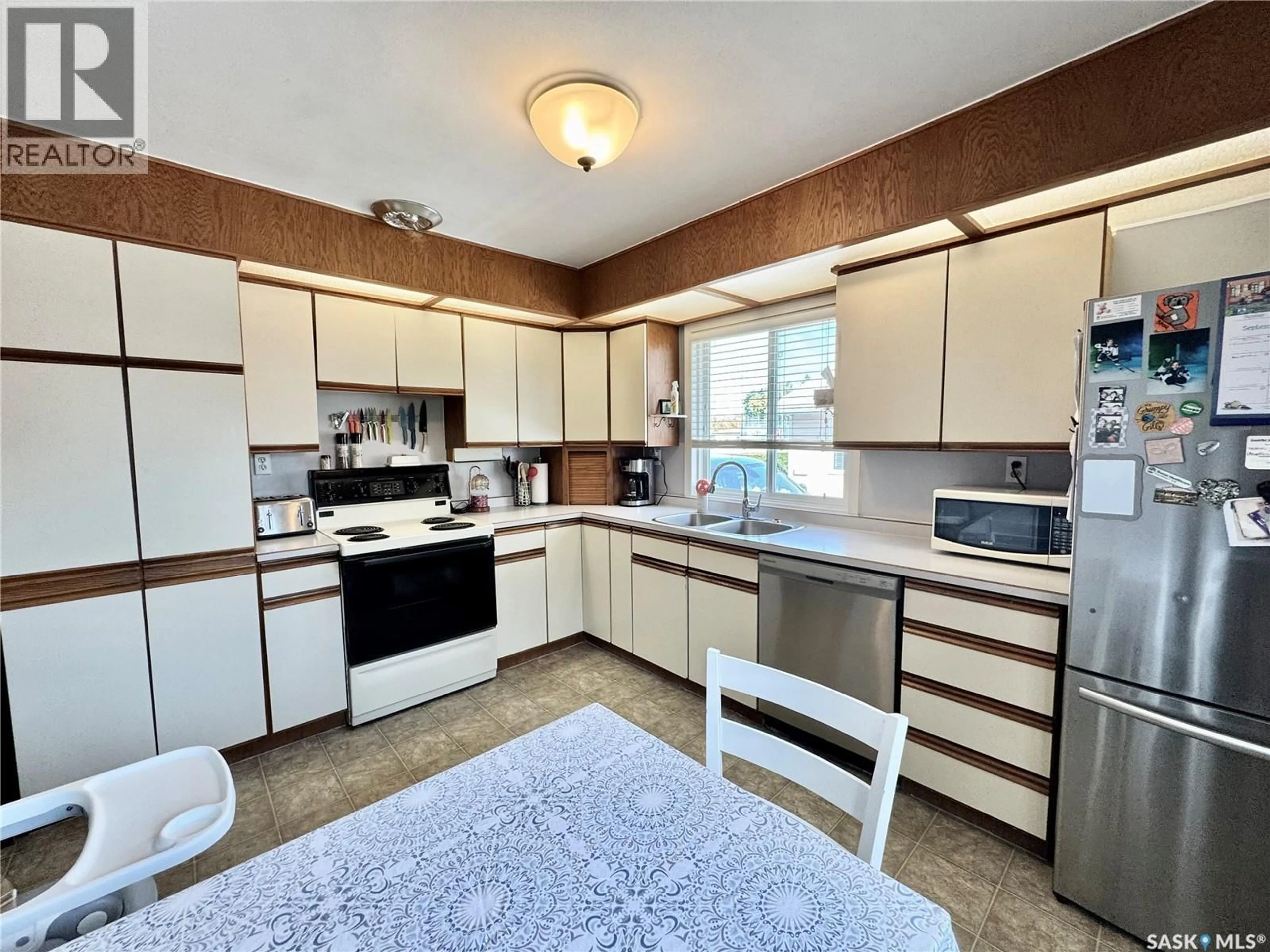 Standard kitchen, unknown for 621 23RD STREET, Prince Albert Saskatchewan S6V4M4