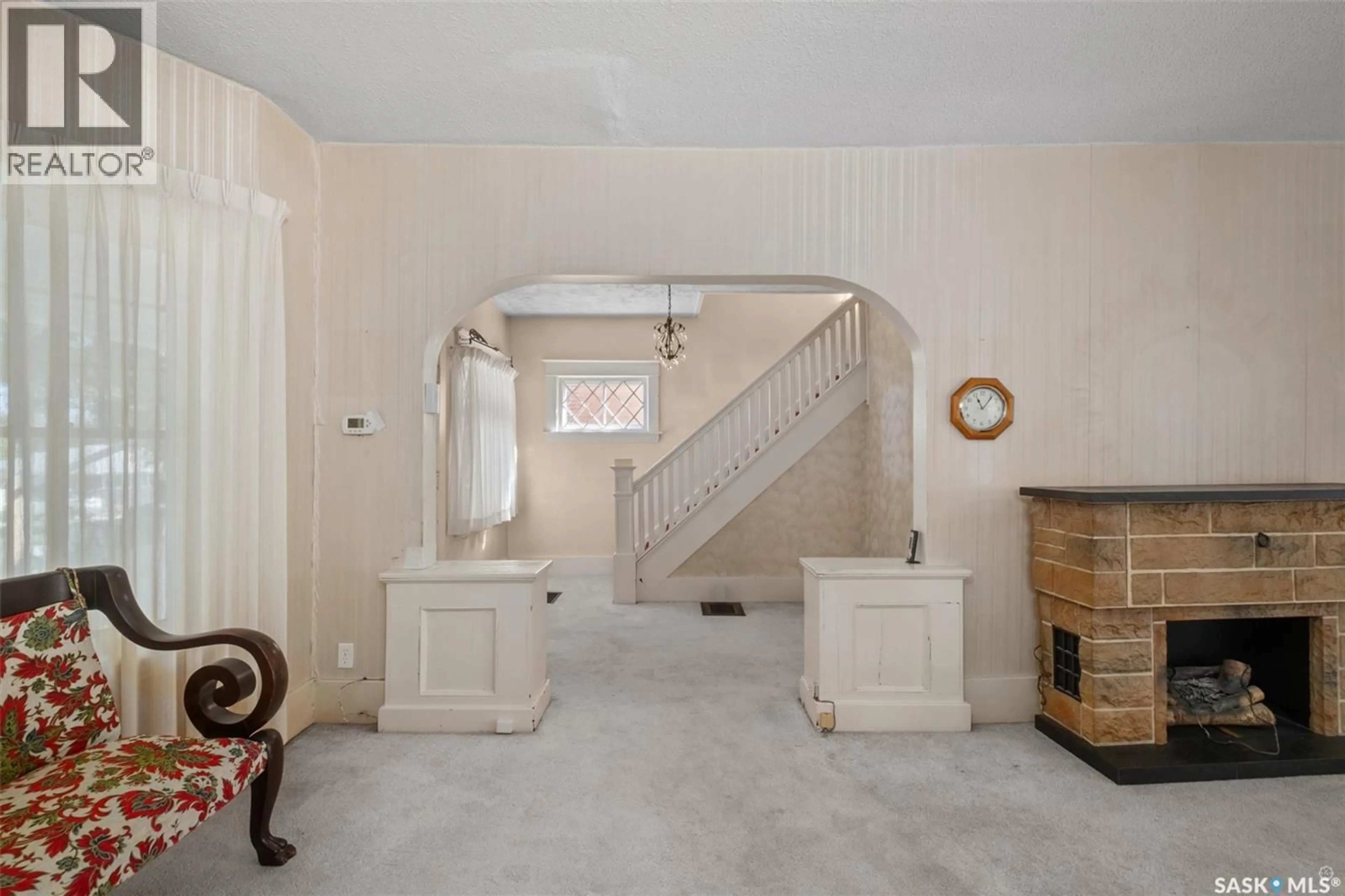 Indoor foyer for 221 21ST STREET, Prince Albert Saskatchewan S6V4J1