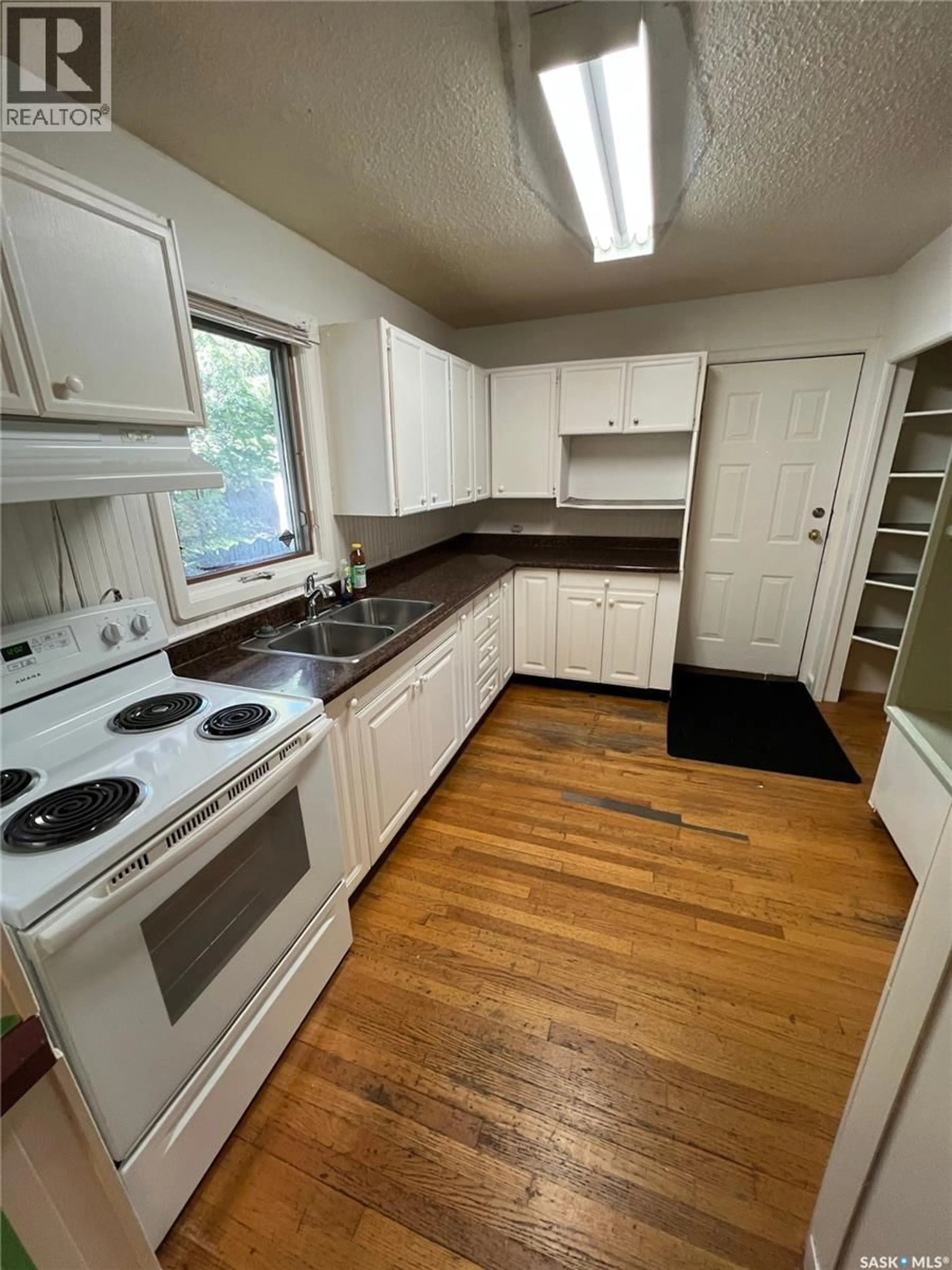 Standard kitchen, unknown for 236 9TH STREET, Prince Albert Saskatchewan S6V0X6