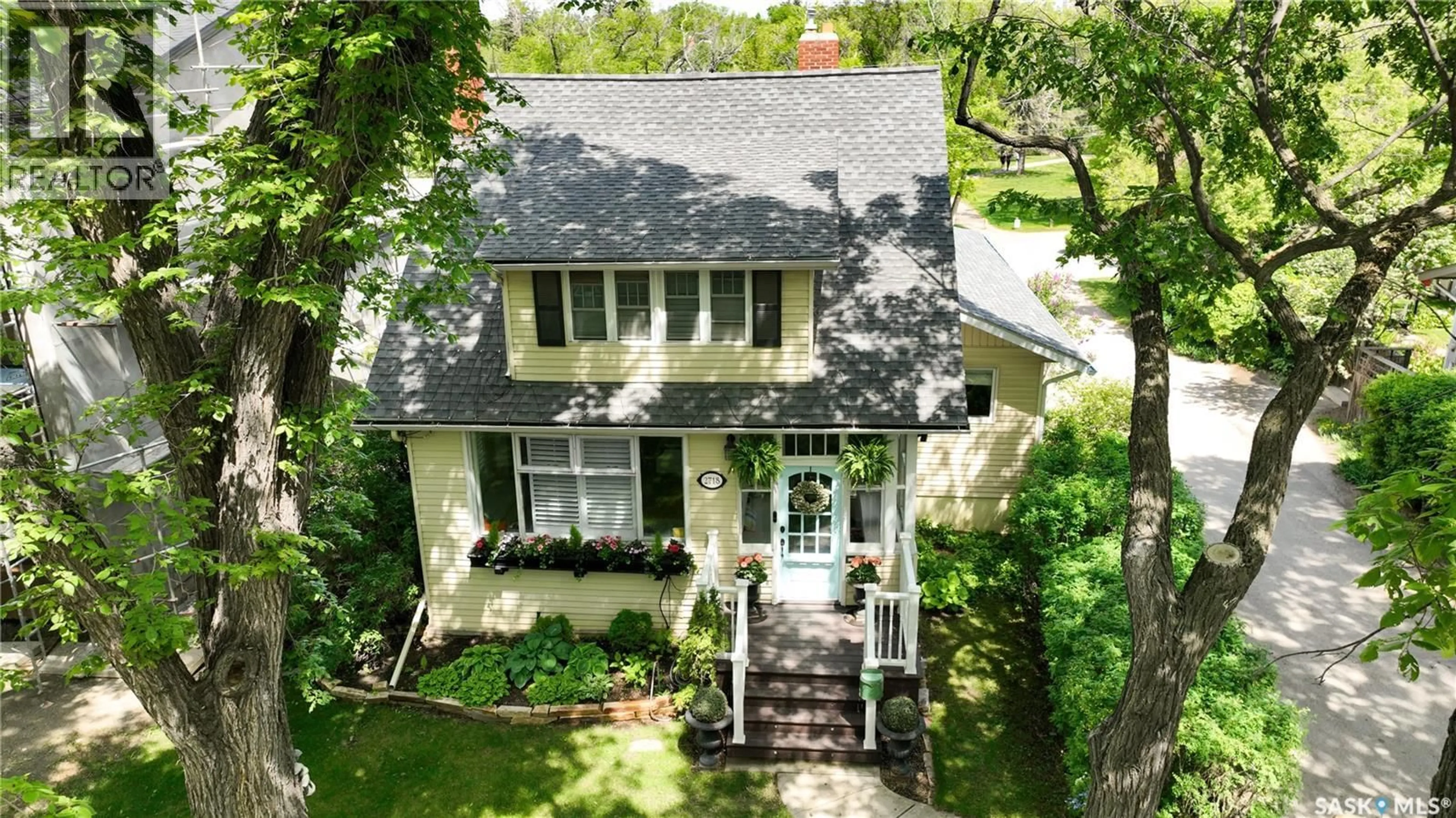 A pic from outside/outdoor area/front of a property/back of a property/a pic from drone, street for 2718 REGINA AVENUE, Regina Saskatchewan S4S0G5