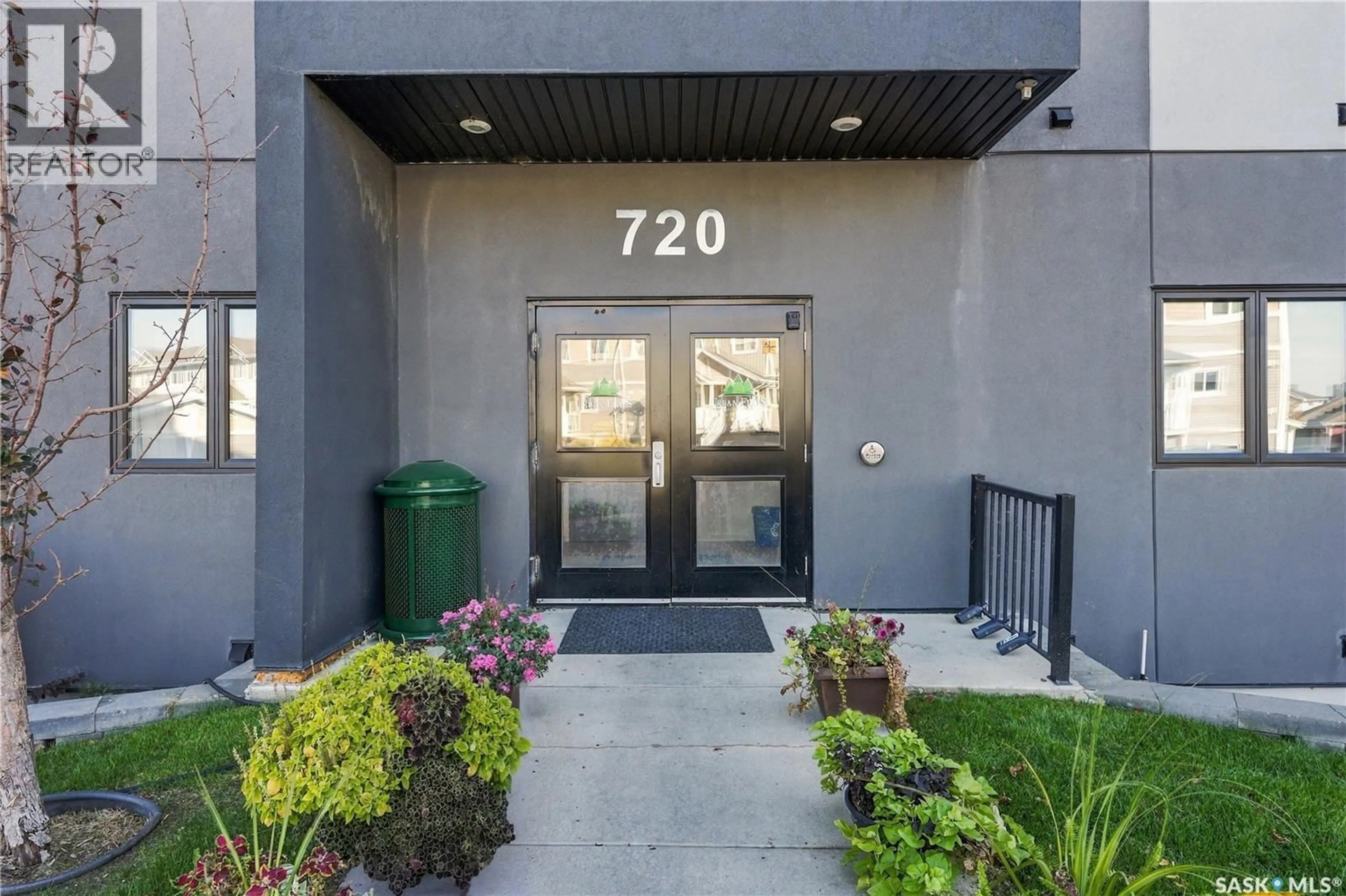 Indoor foyer for 304 - 720 BALTZAN BOULEVARD, Saskatoon Saskatchewan S7W0W6