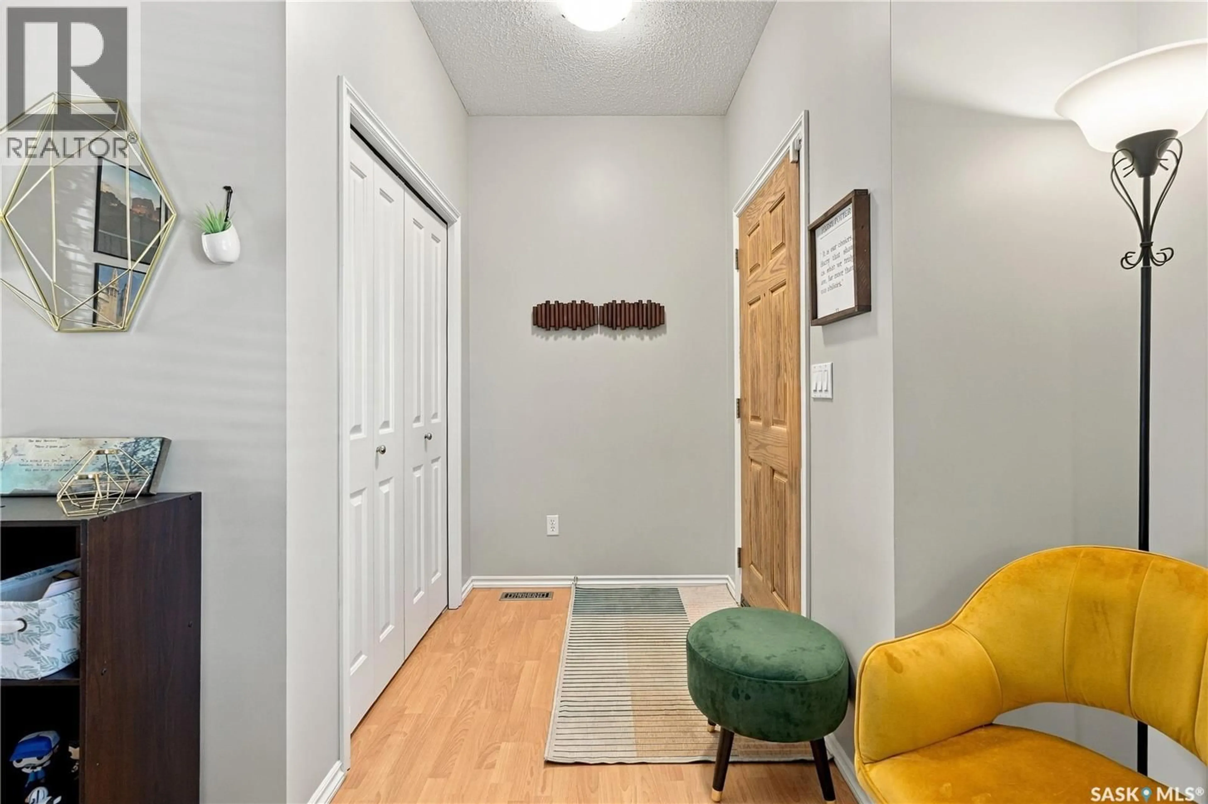 Indoor entryway for 130 LYND CRESCENT, Saskatoon Saskatchewan S7T0G9